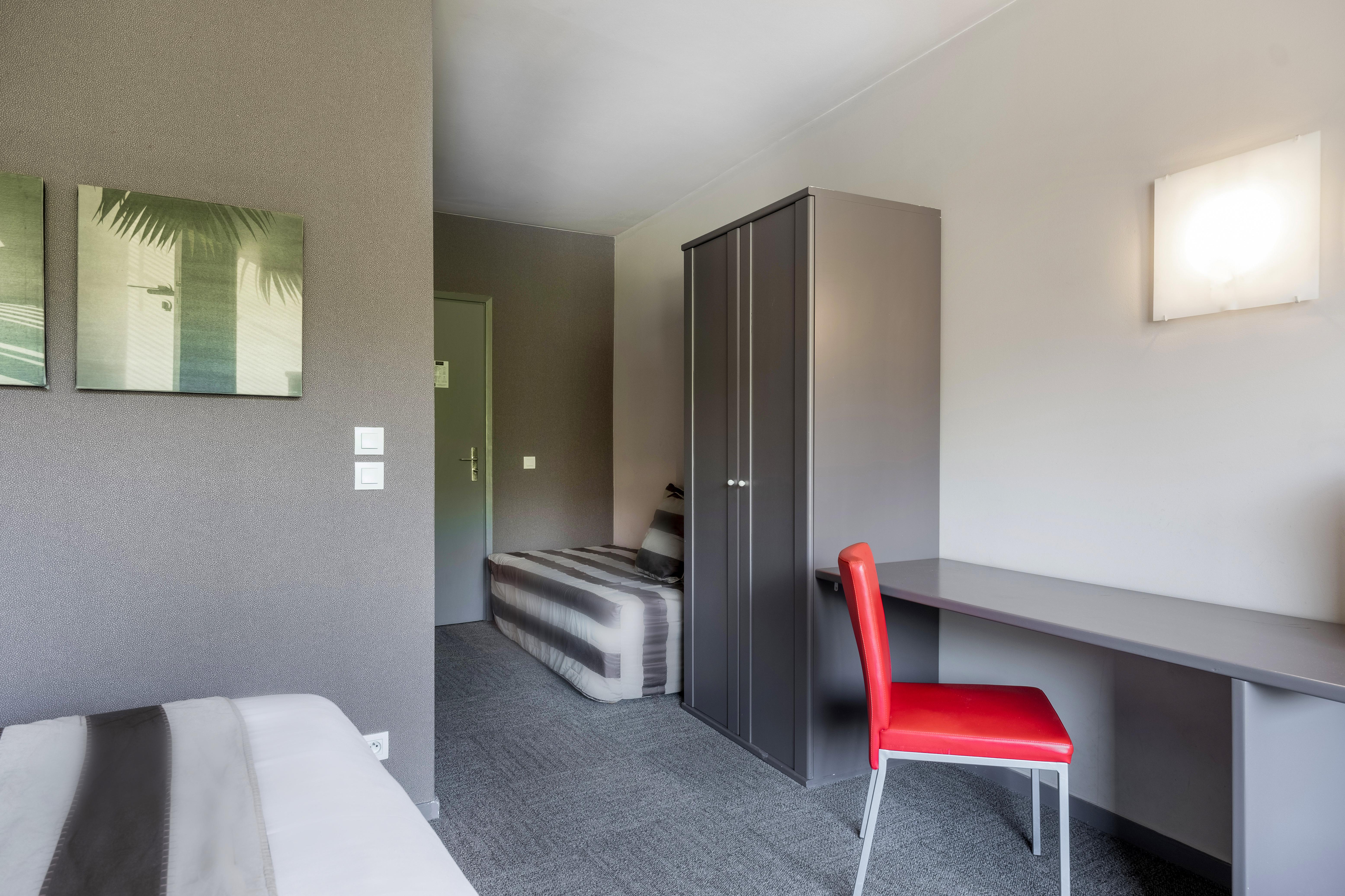 Chambre Triple Supérieure - Vue sur Parc (1 Lit Double et 1 Lit Simple)