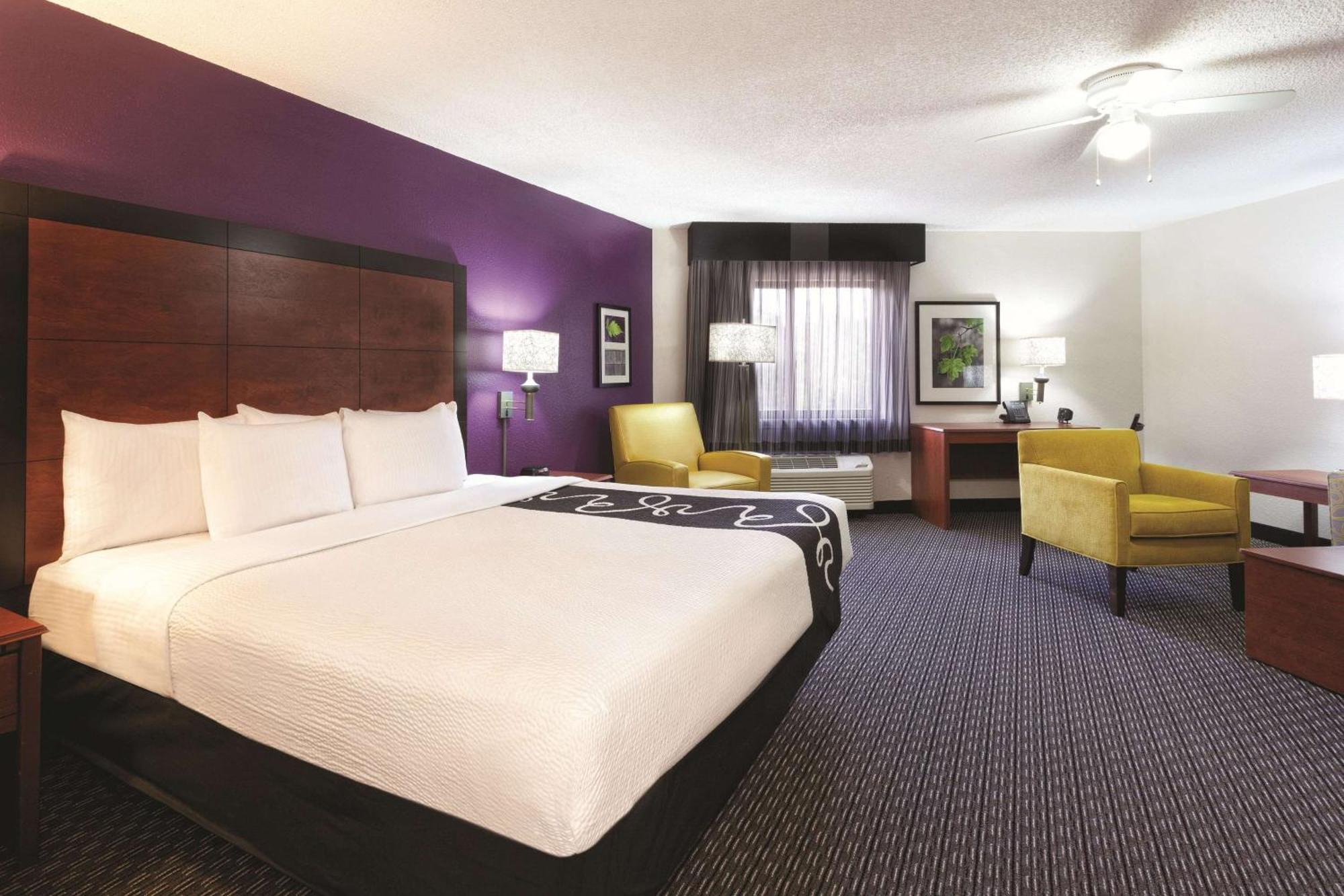 Two-Bedroom Suite with One King and One Double Bed - Non-Smoking,1279461991:JPEG