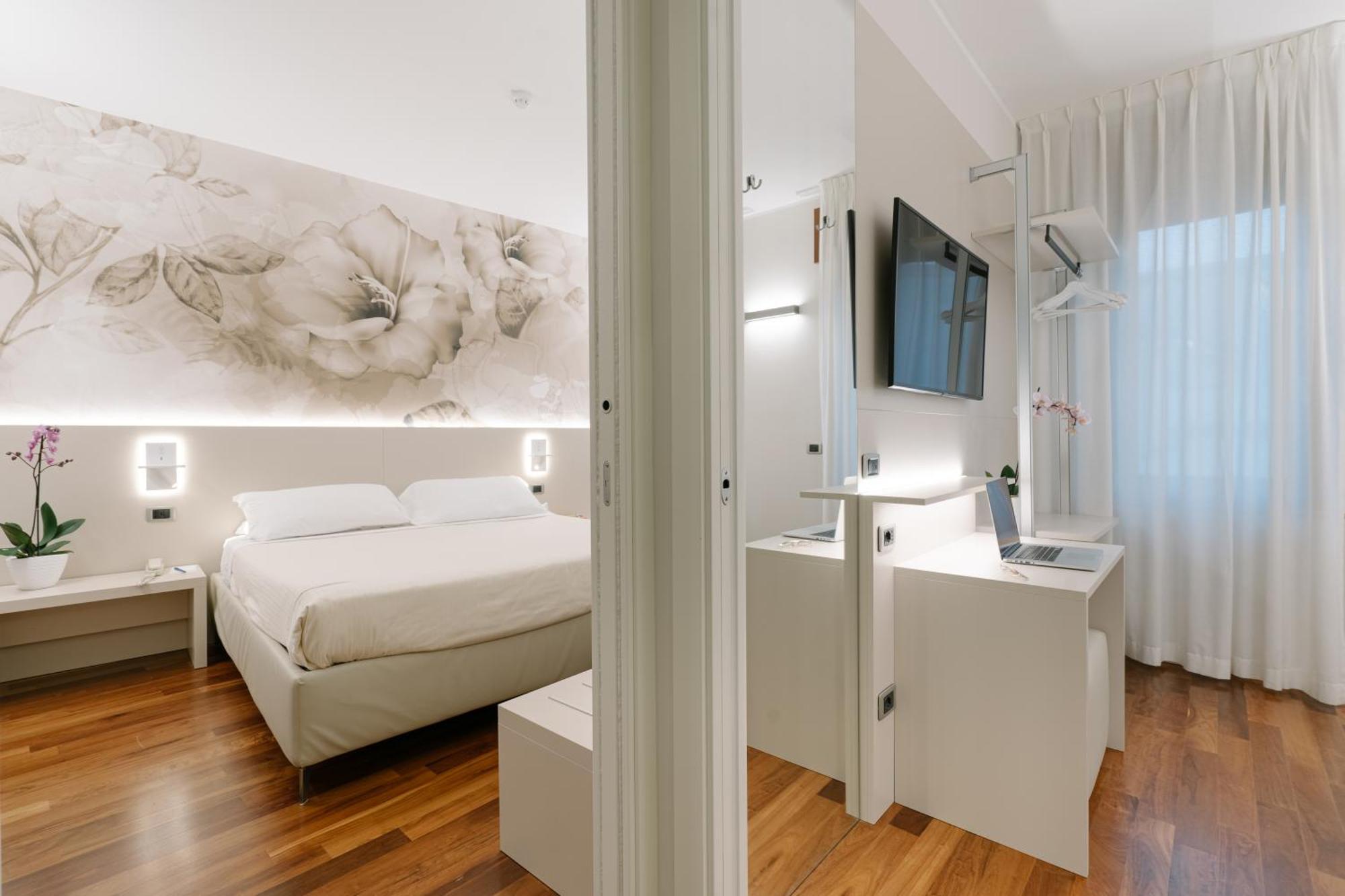 Two Connecting Double Rooms,1279612471:JPEG
