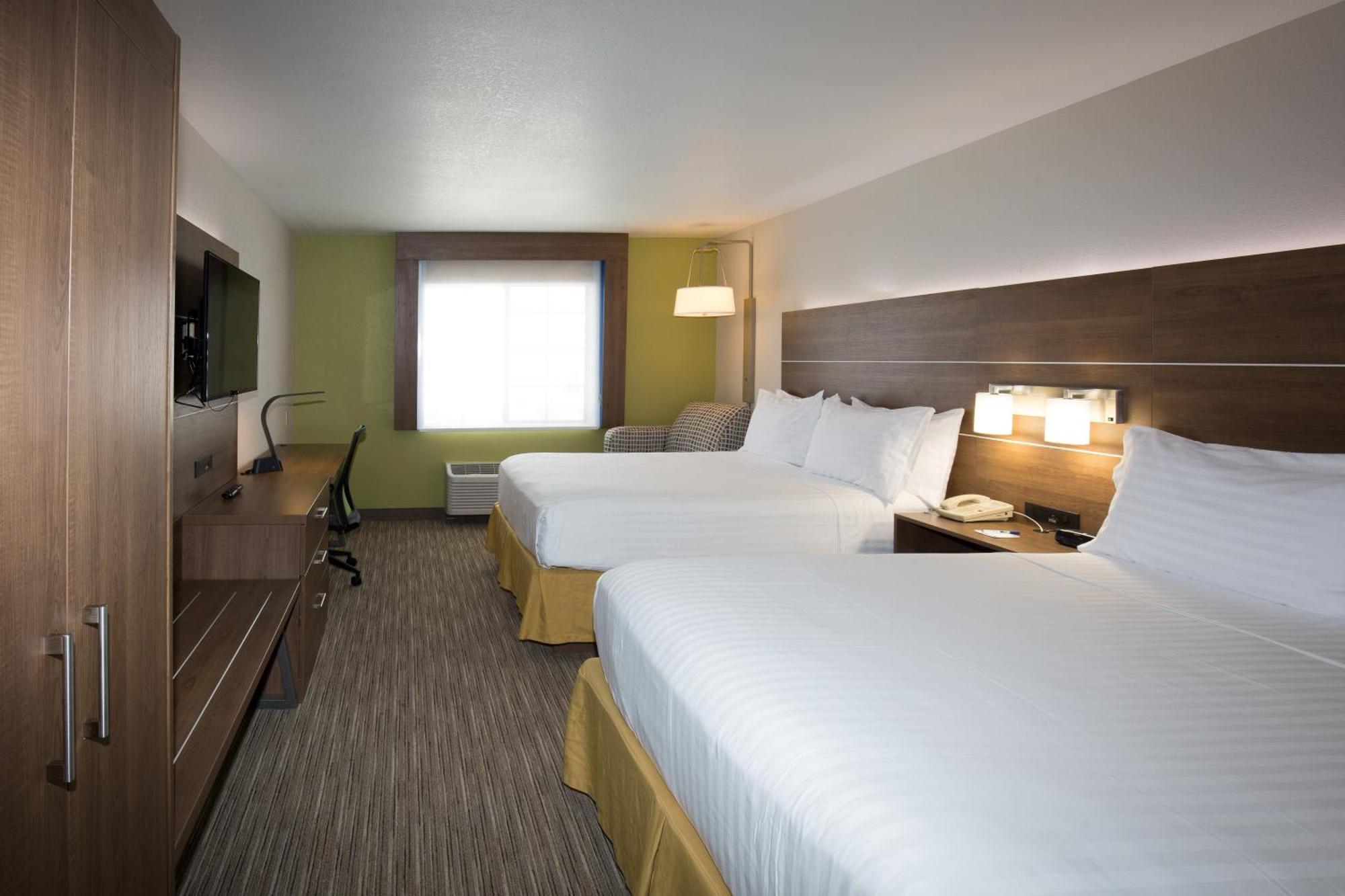 Standard Room with Two Queen Beds