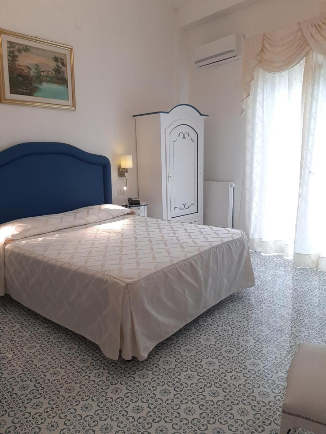 Camera Tripla Standard con Vista Mare