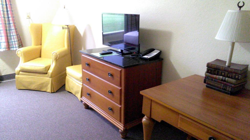 King Room - Non-Smoking