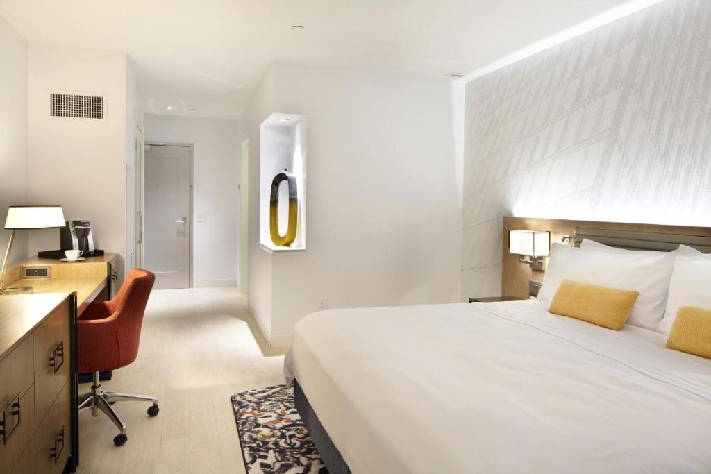 Deluxe King Room Mobility Access Roll Shower or Non-Smoking,1448557081:JPEG