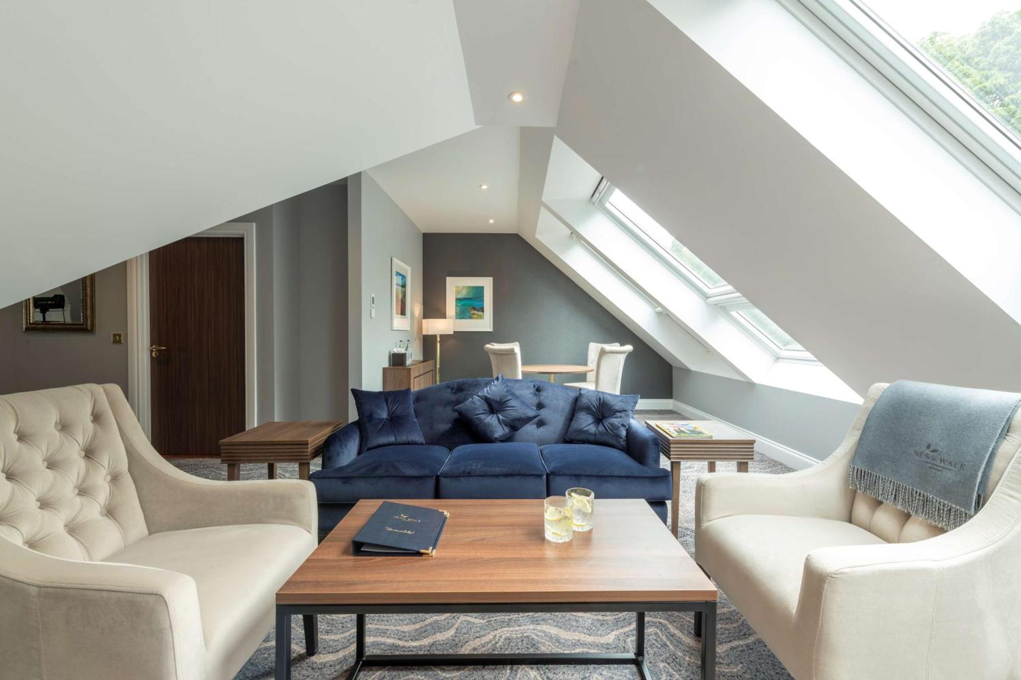 King Suite - Converts to Twin Beds,1216604794:JPEG