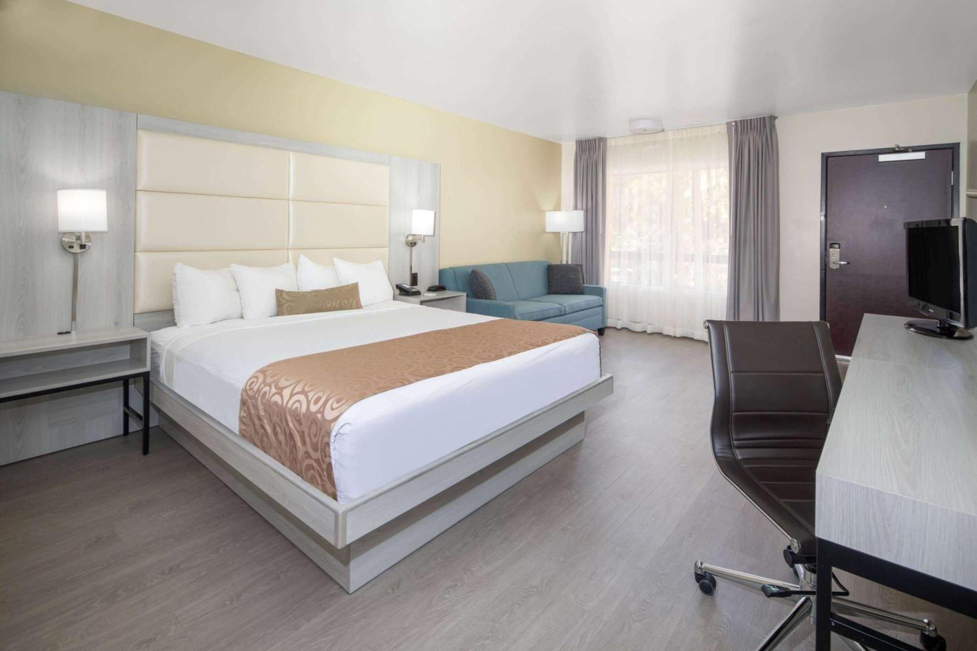 1 King Bed Deluxe Room Non-Smoking,1280265973:JPEG