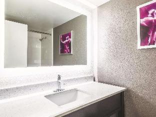 One-Bedroom King Suite - Non-Smoking