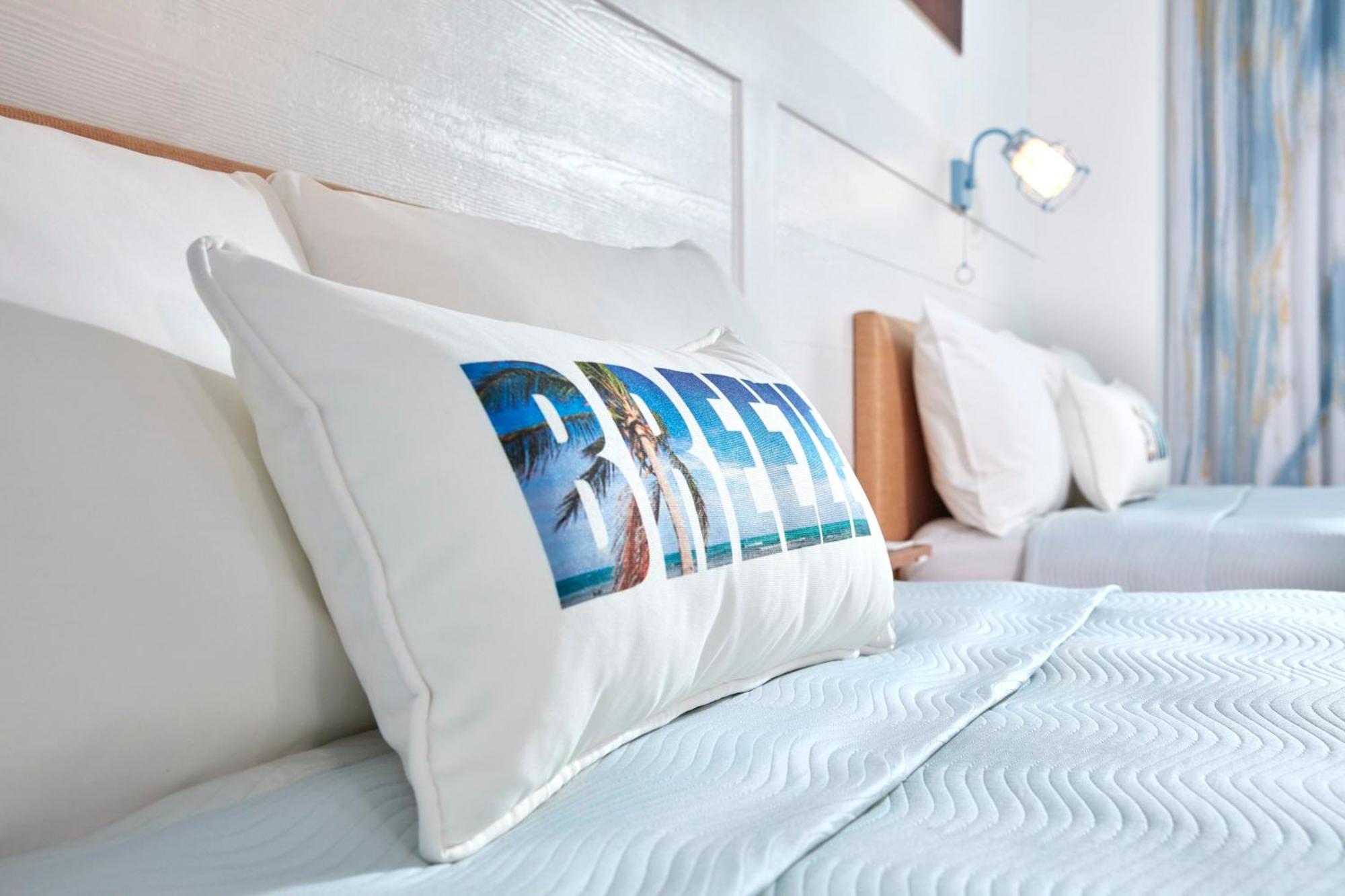 Suite de 2 Quartos com Vista da Piscina e Duche para Pessoas com Mobilidade Condicionada (Inclui Entrada Antecipada no Parque*)
