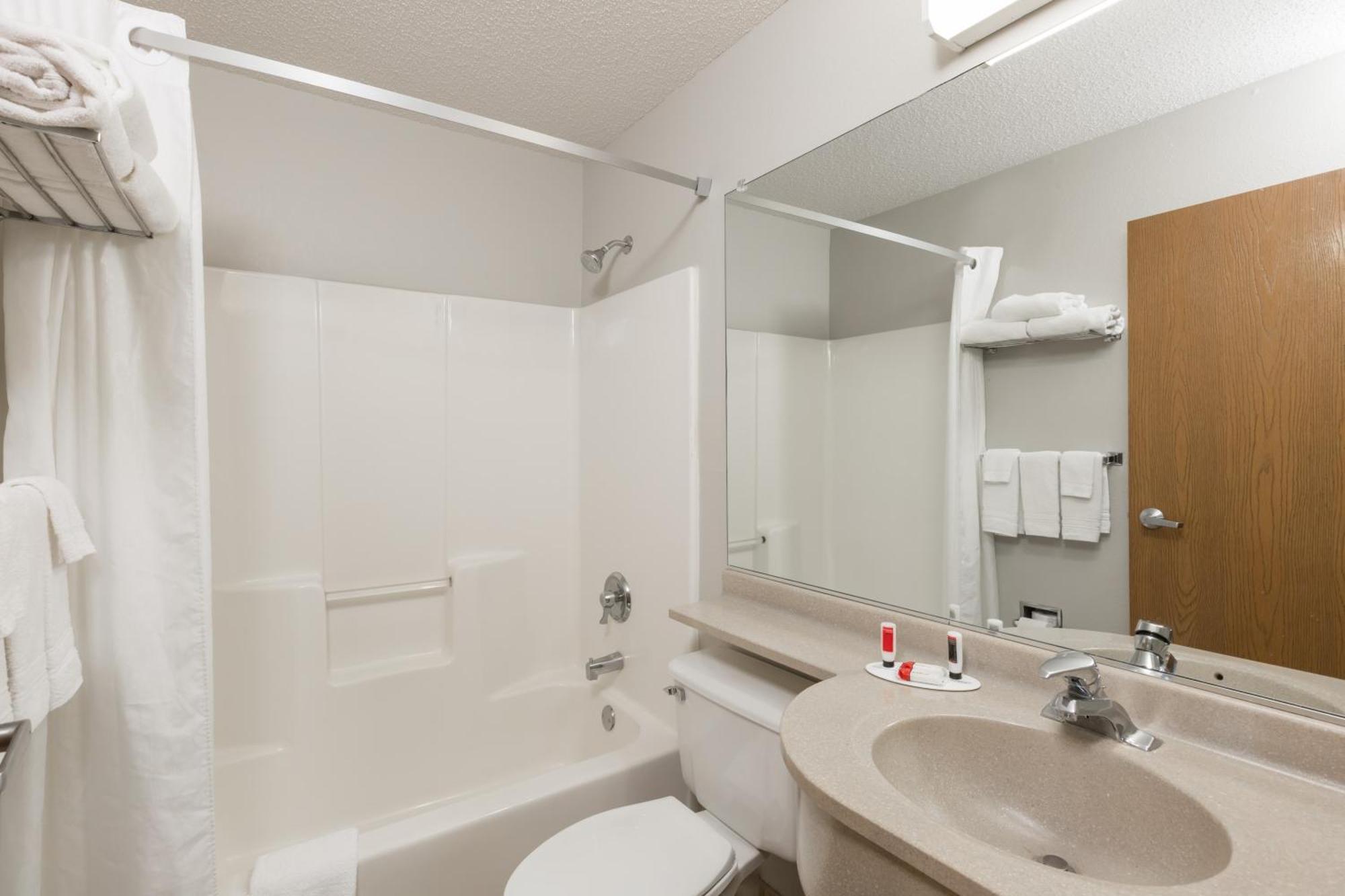 Queen Studio Suite - Non-Smoking