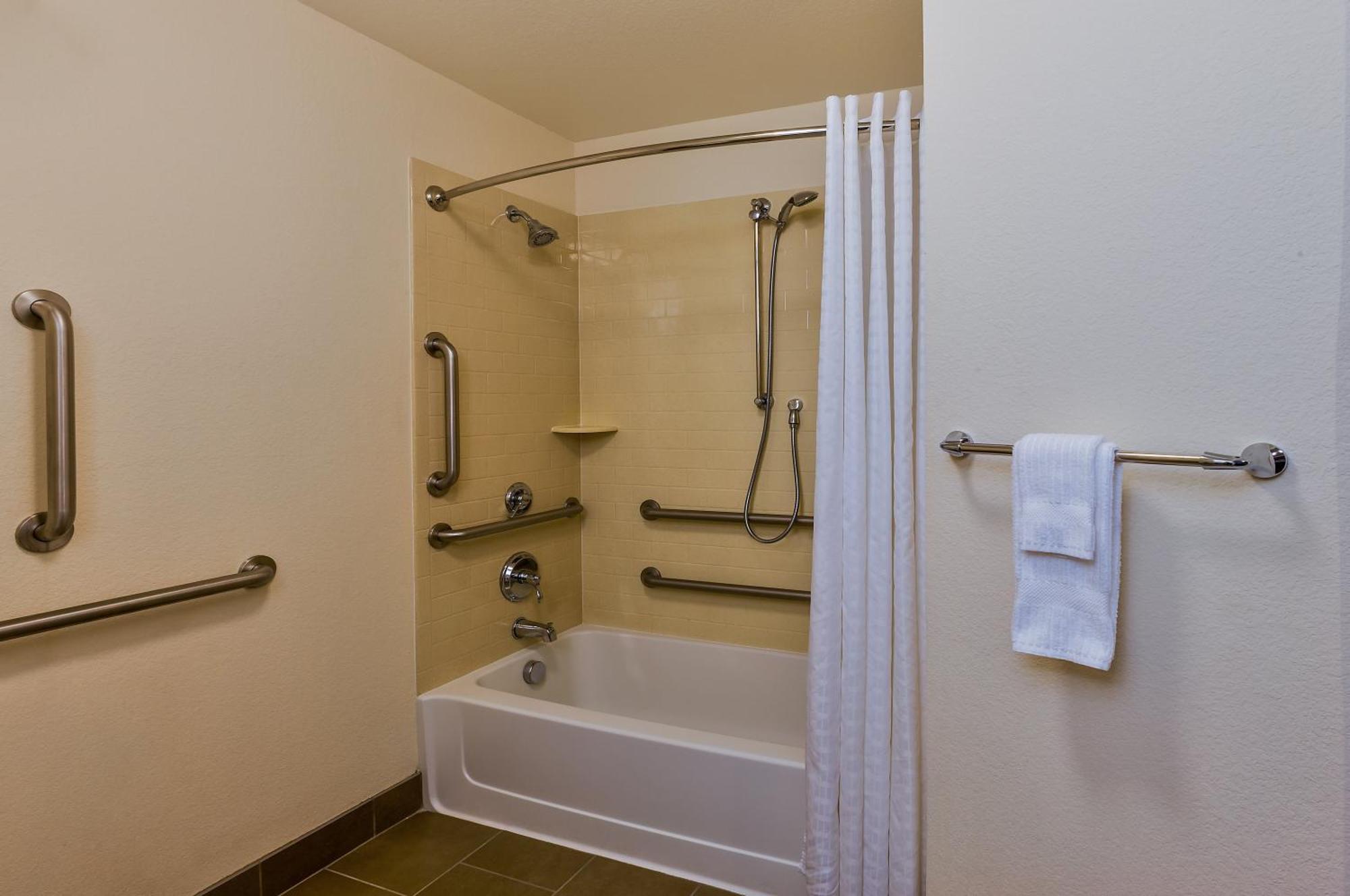 Queen Room - Hearing Accessible