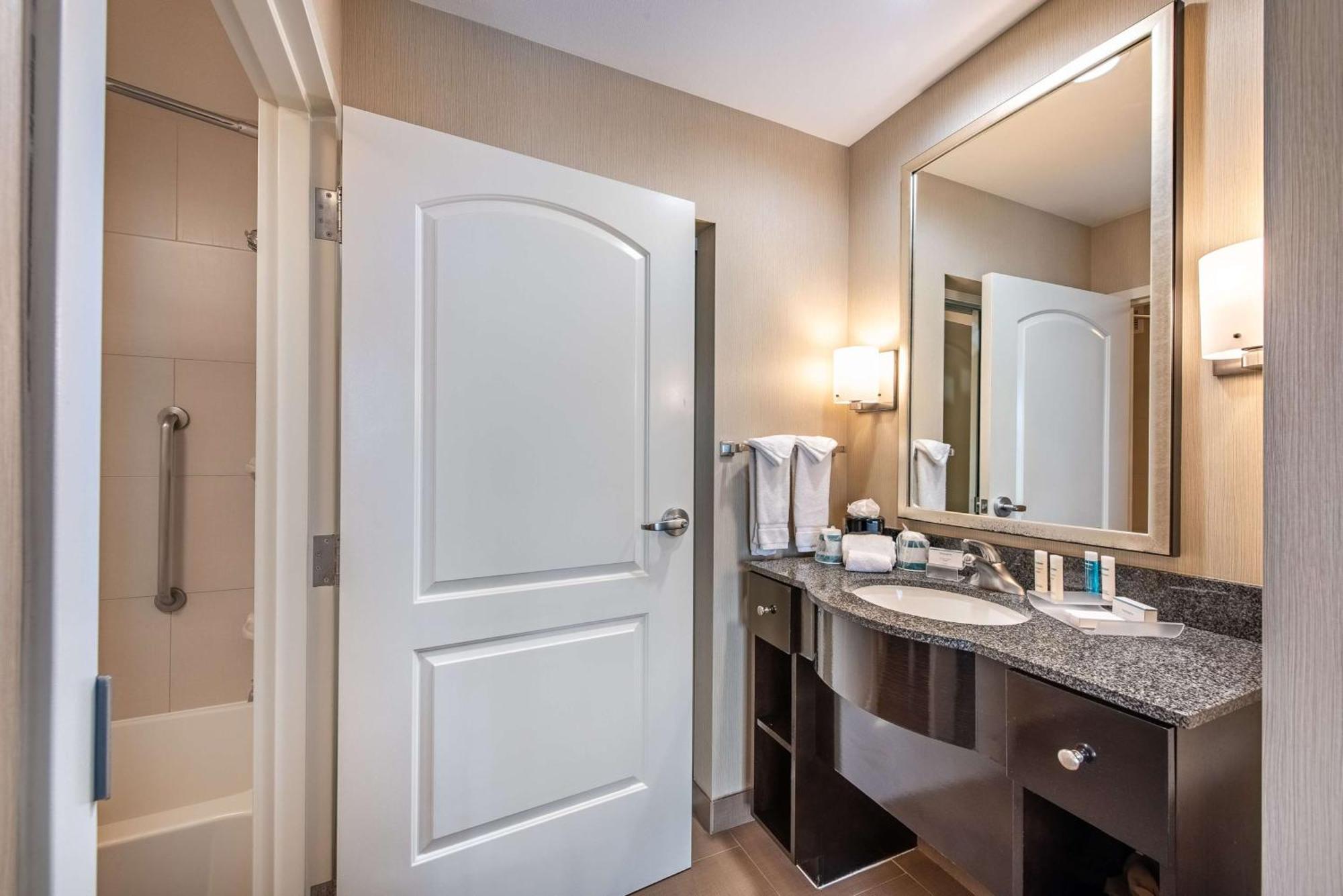 King Suite with Fireplace