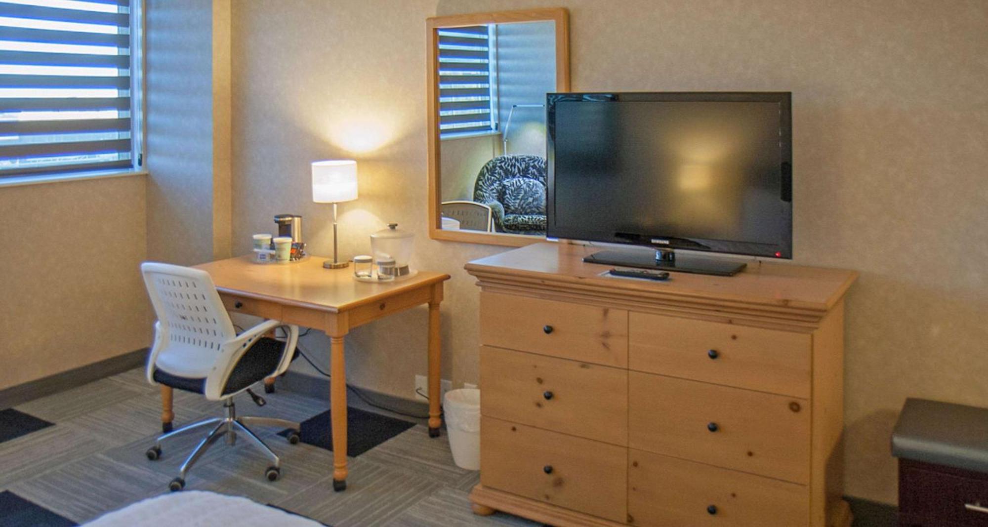 King Room with Roll-In Shower - Disability Access