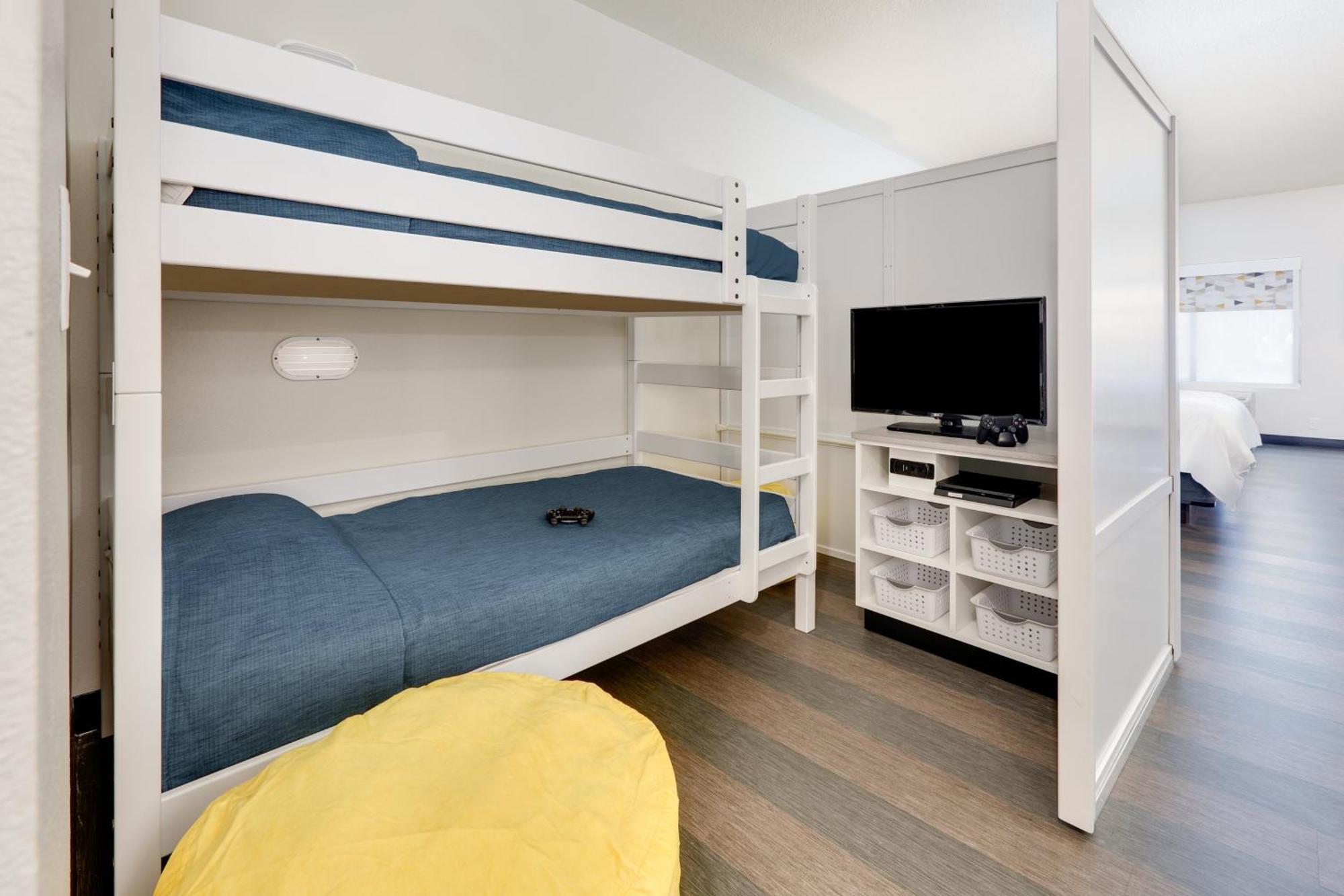 King Suite with One Bunk Bed