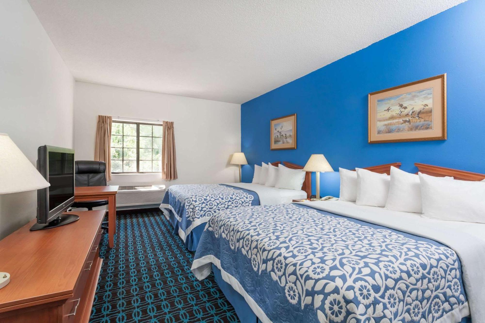 Queen Room with Two Queen Beds - Mobility Access/Non-Smoking