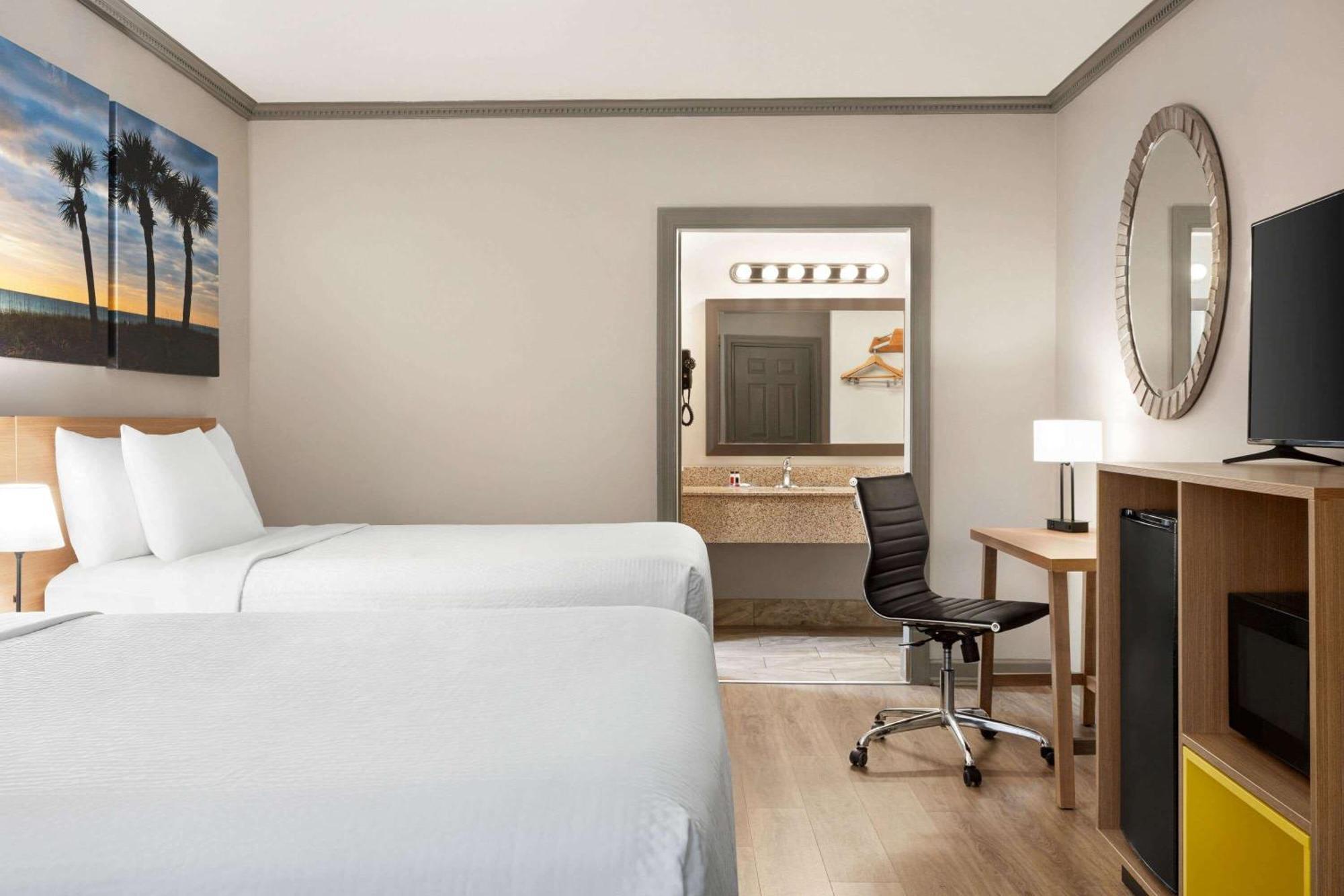Queen Room with Two Queen Beds - Non-Smoking