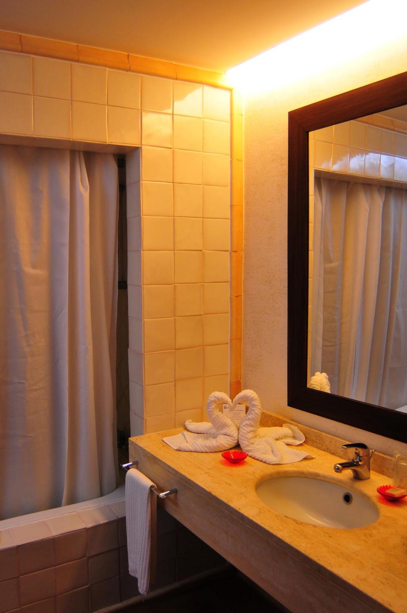 Special Offer - Double Room with Romantic Package,703690915:JPEG