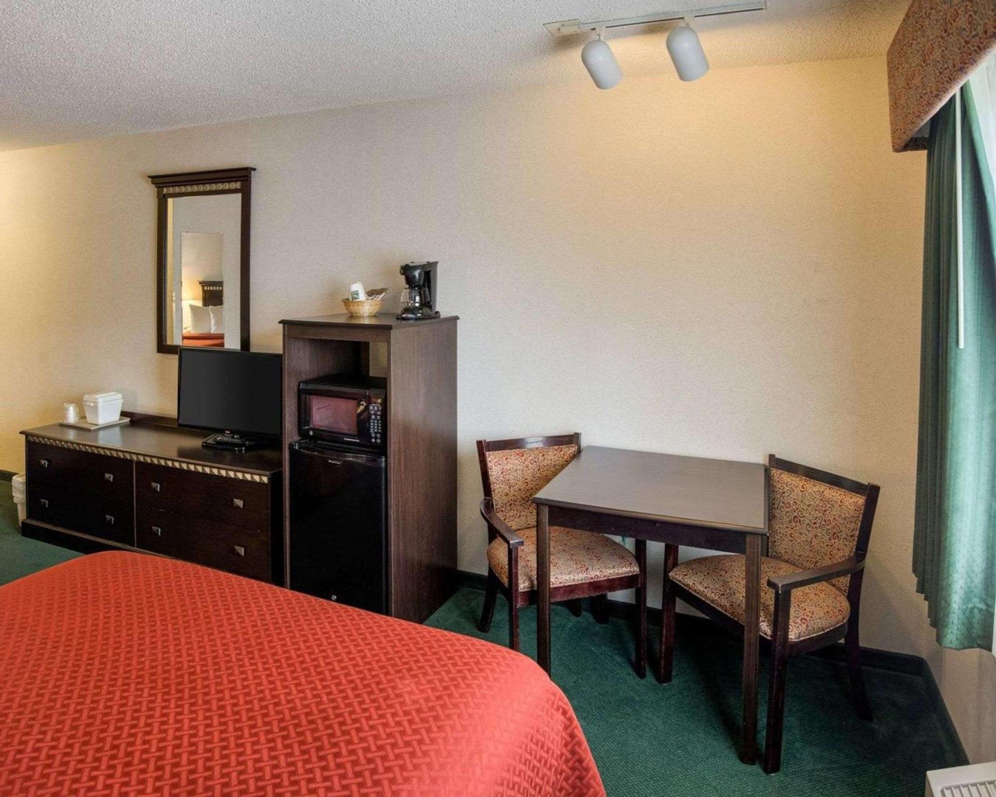 Queen Room - Accessible/Nonsmoking