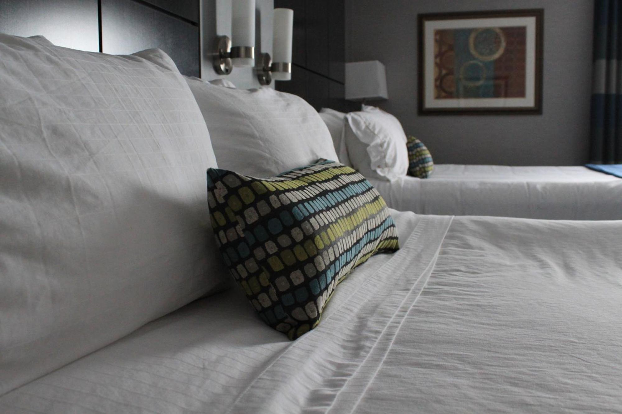 Standard Queen Room with Two Queen Beds - Communications and Mobility Accessible Tub