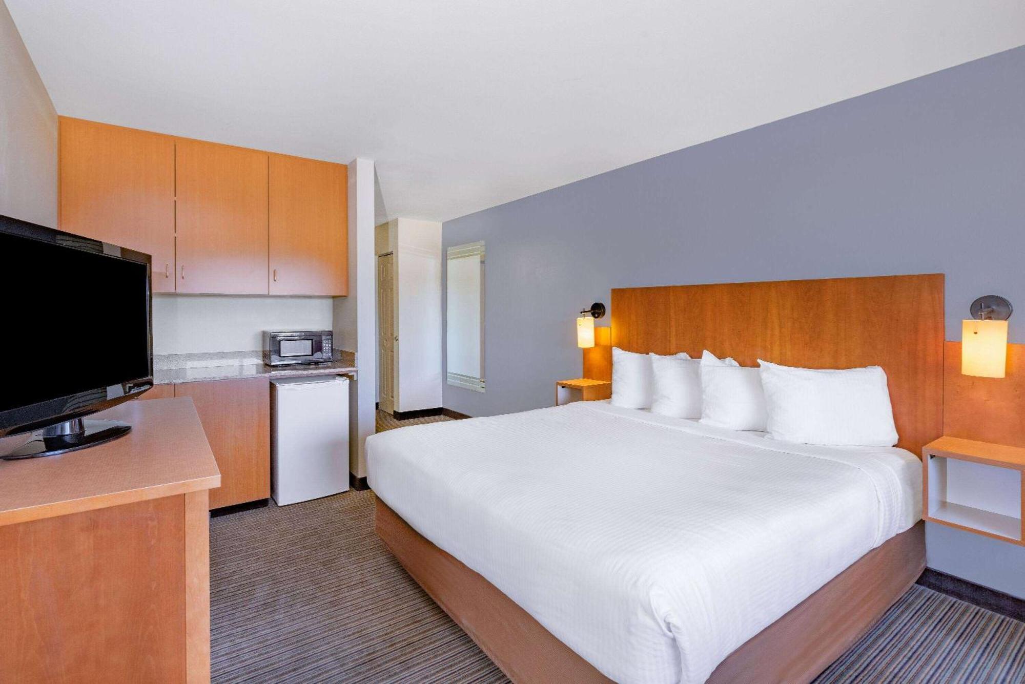 Deluxe King Room,1281432385:JPEG