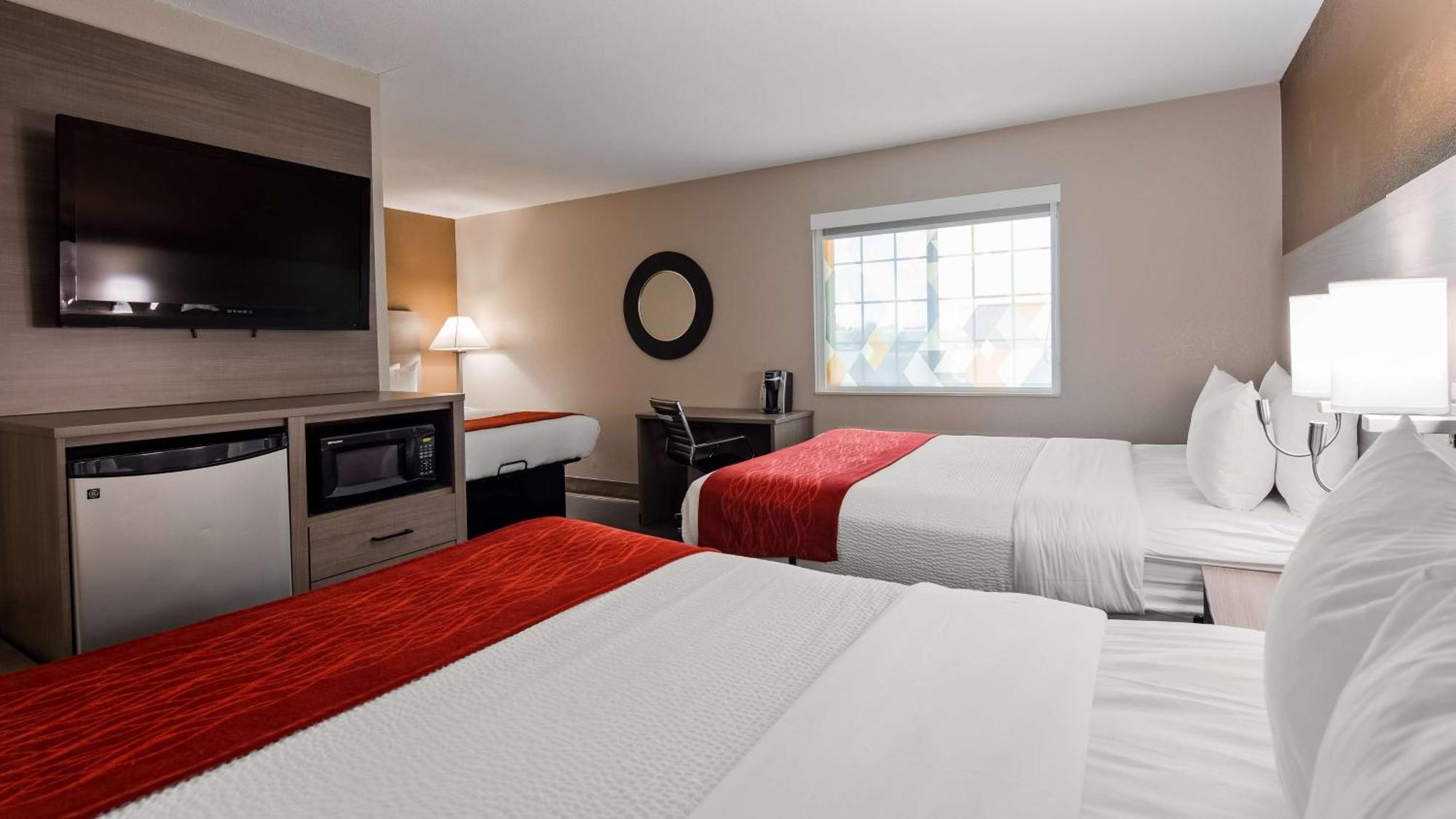Queen Room with Three Queen Beds - Non-Smoking