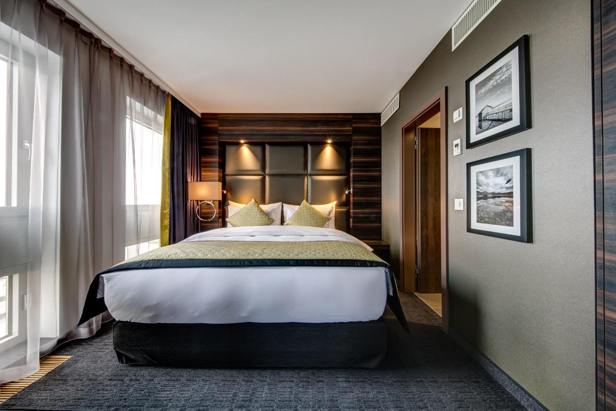 Junior Suite with City View,1516380685:JPEG