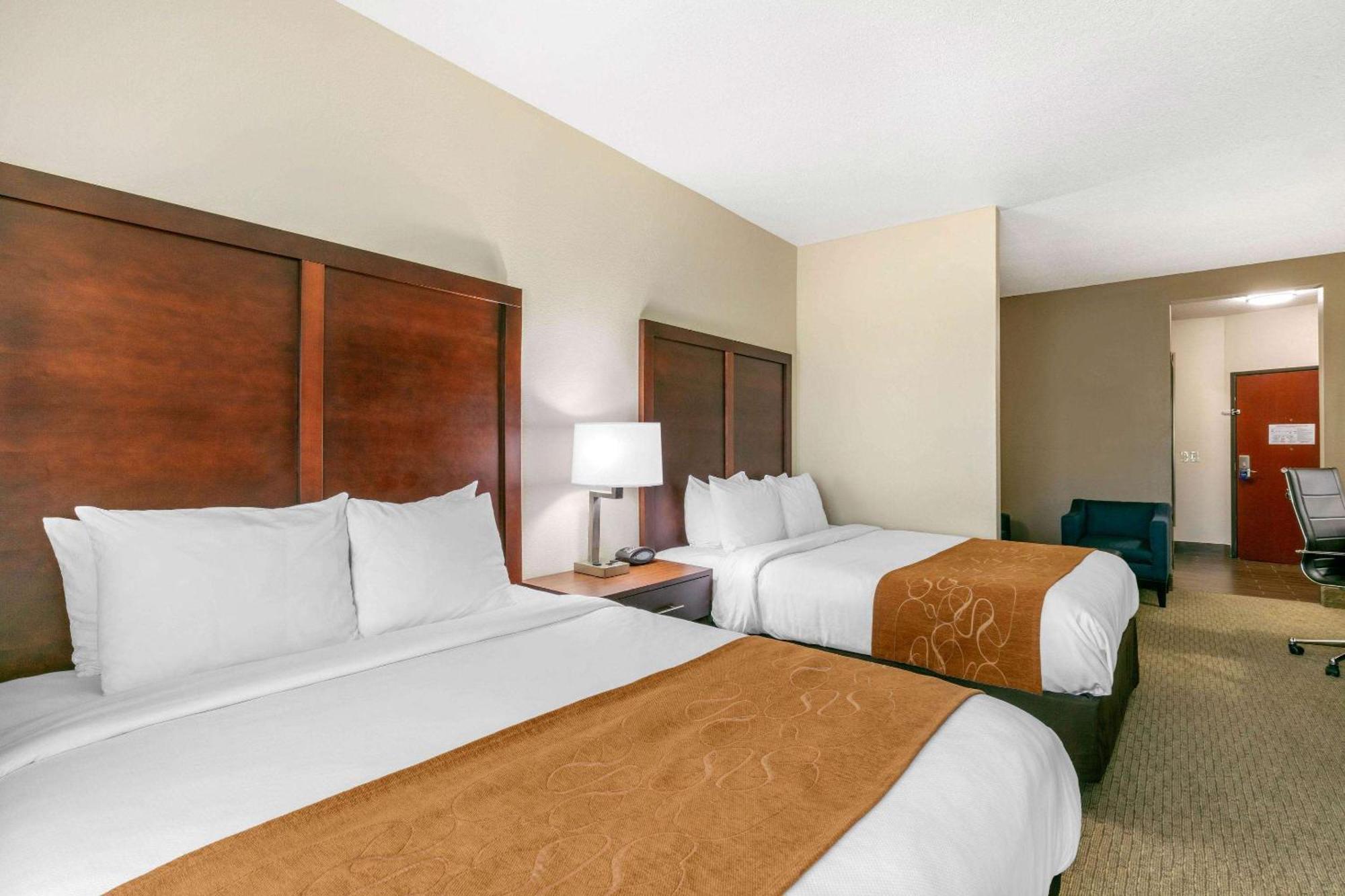 Queen Suite with Two Queen Beds and Sofa Bed - Non-Smoking