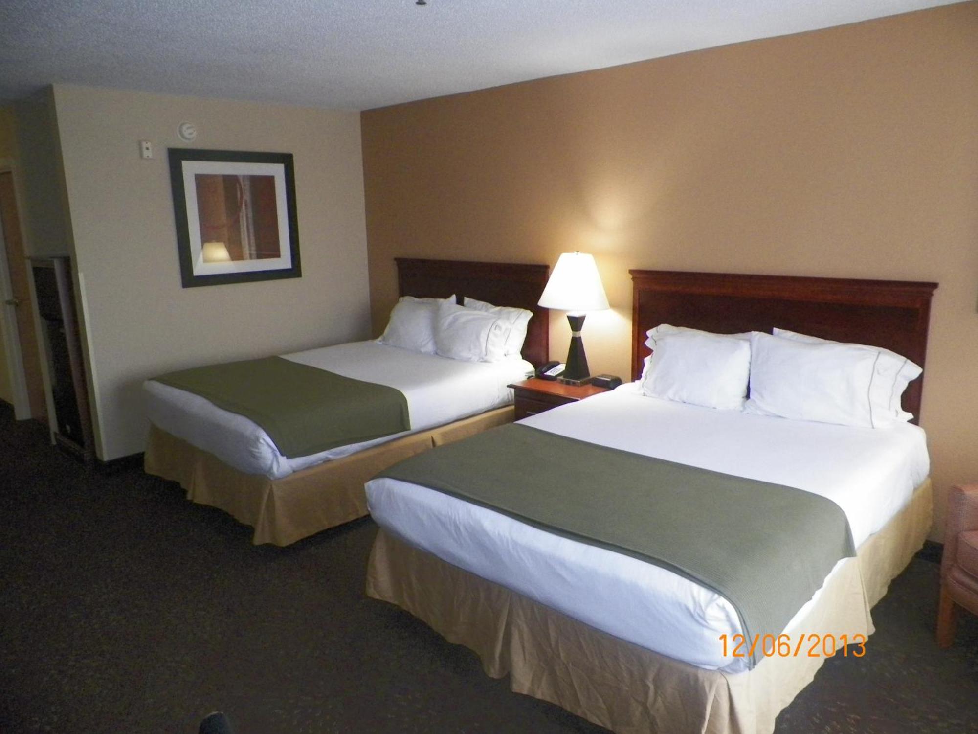 Queen Room with Two Queen Beds - Hearing Accessible/Non-Smoking