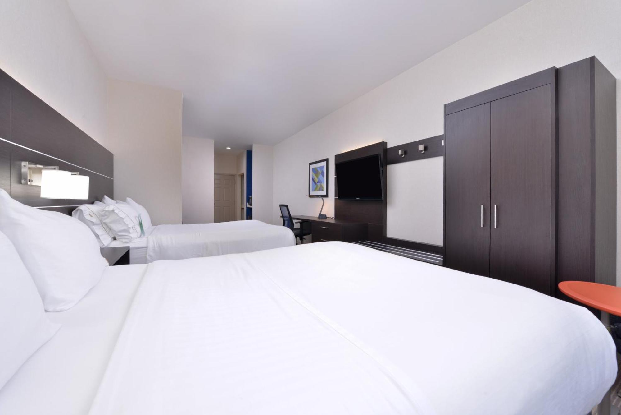 Standard Queen Room with Two Queen Beds