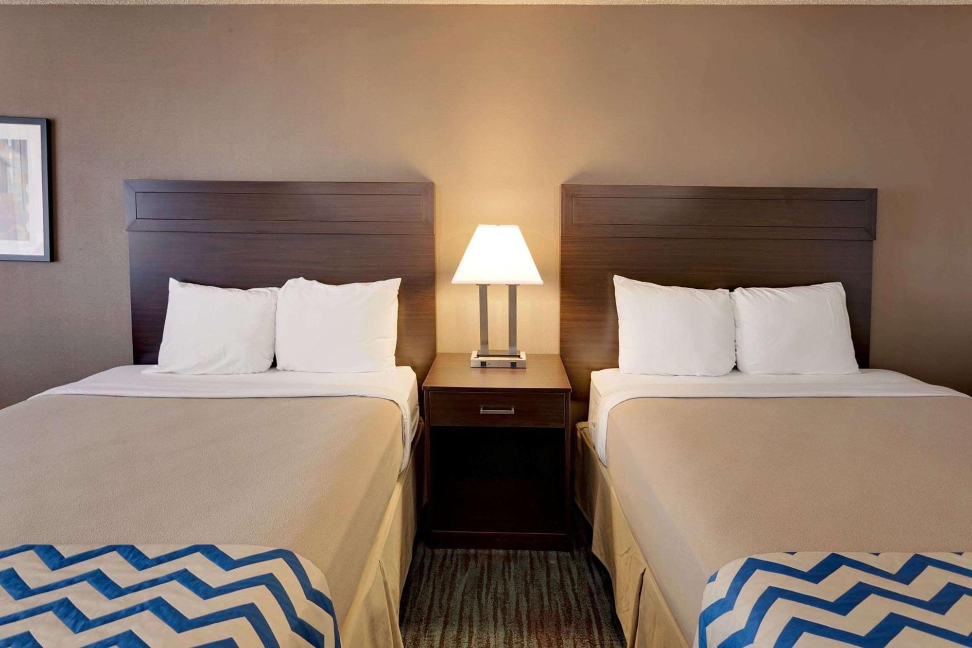 Queen Room with Two Queen Beds - Non-Smoking,1281860569:JPEG