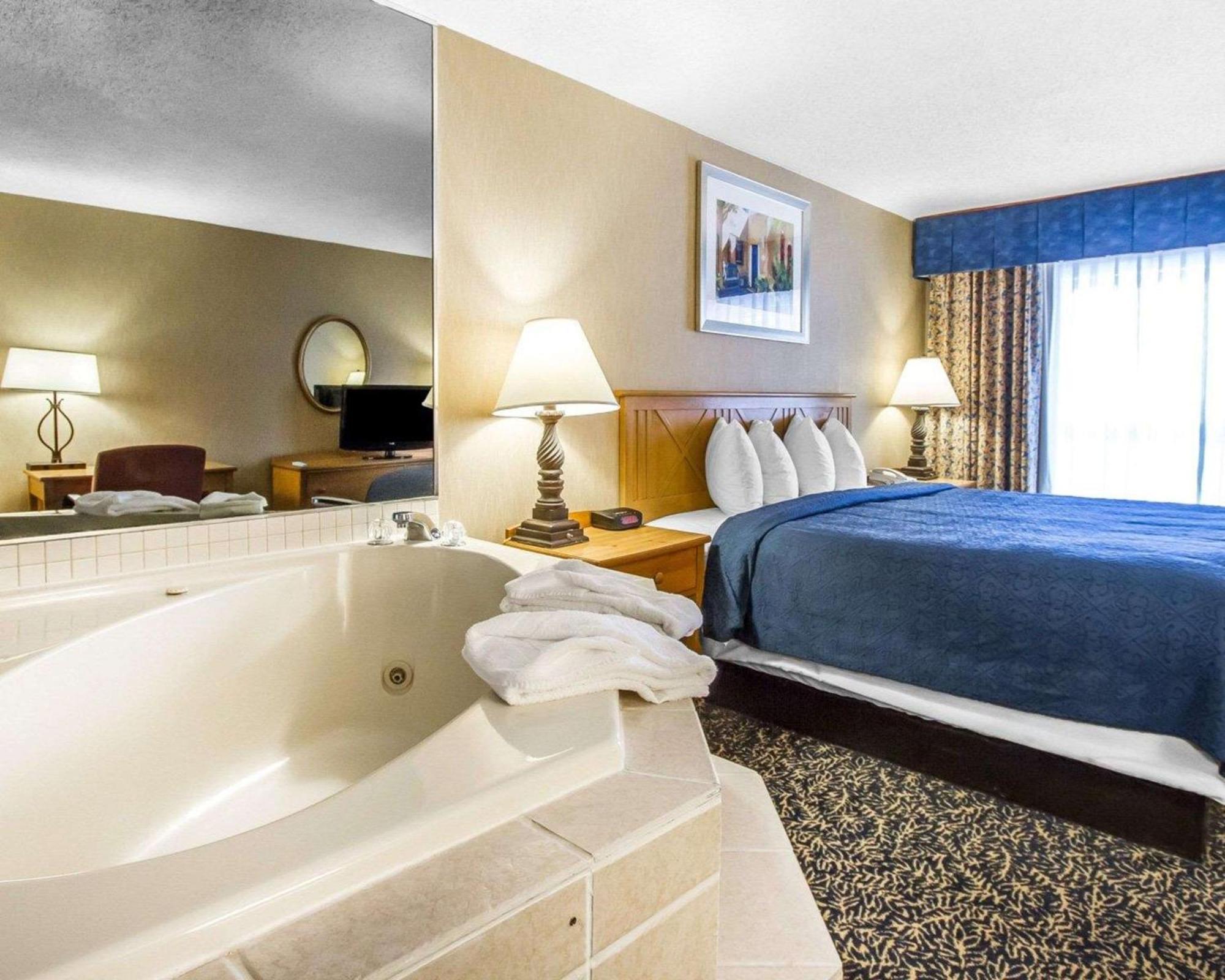 Standard King Room - Non-Smoking