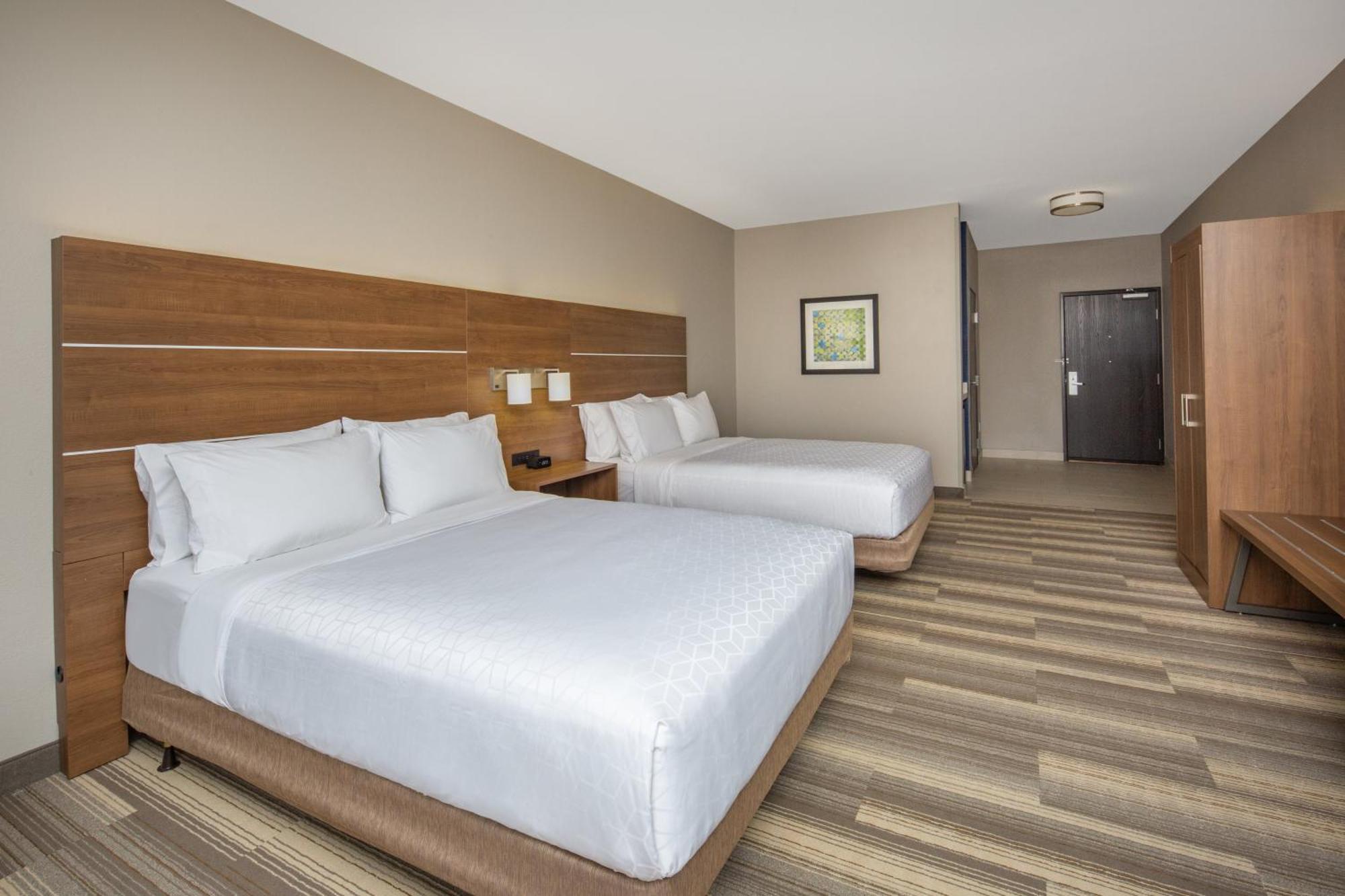 Queen Room with Two Queen Beds - Hearing Accessible