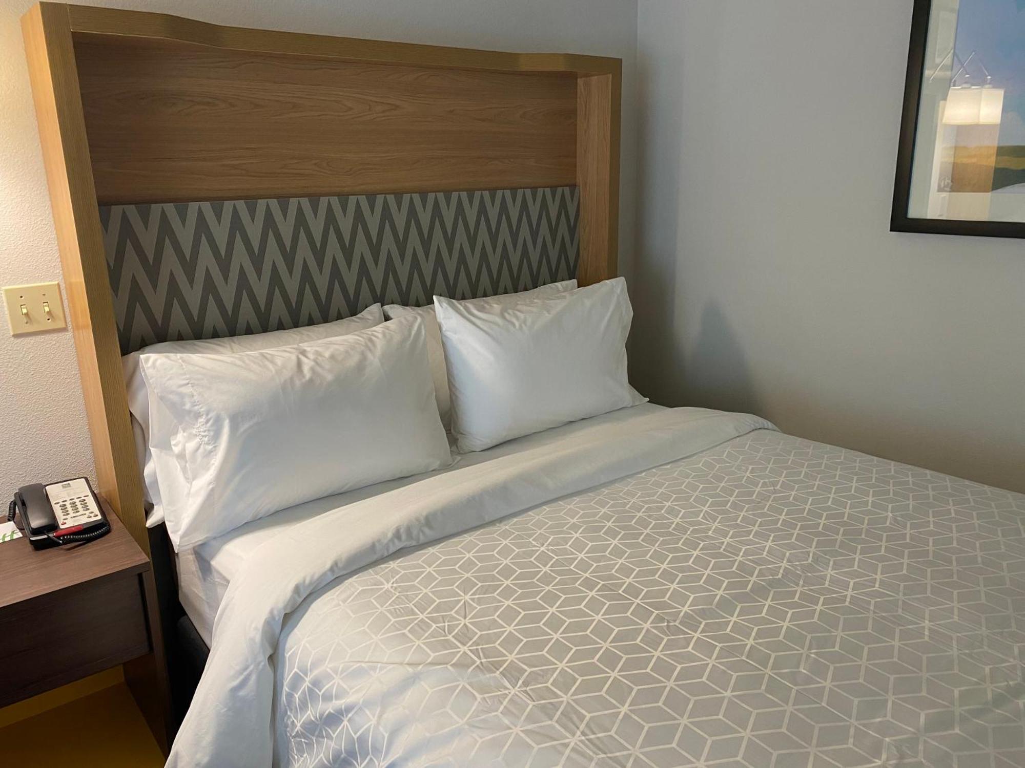 Standard Room with Two Queen Beds,1281960757:JPEG