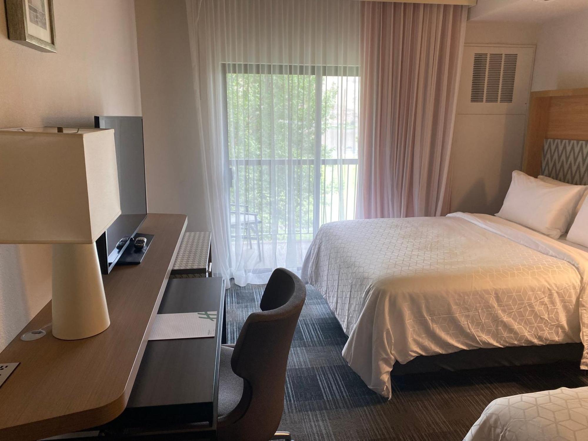 Queen Suite with Riverview - Non-Smoking,1281960757:JPEG