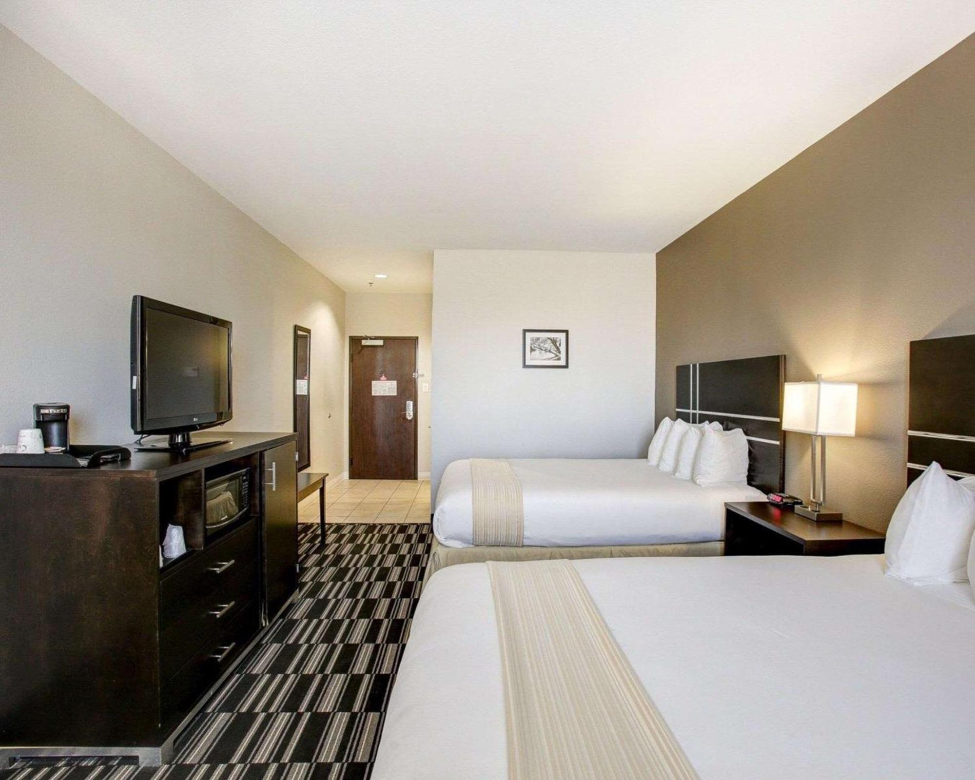 Queen Room with Two Queen Beds - Non-Smoking