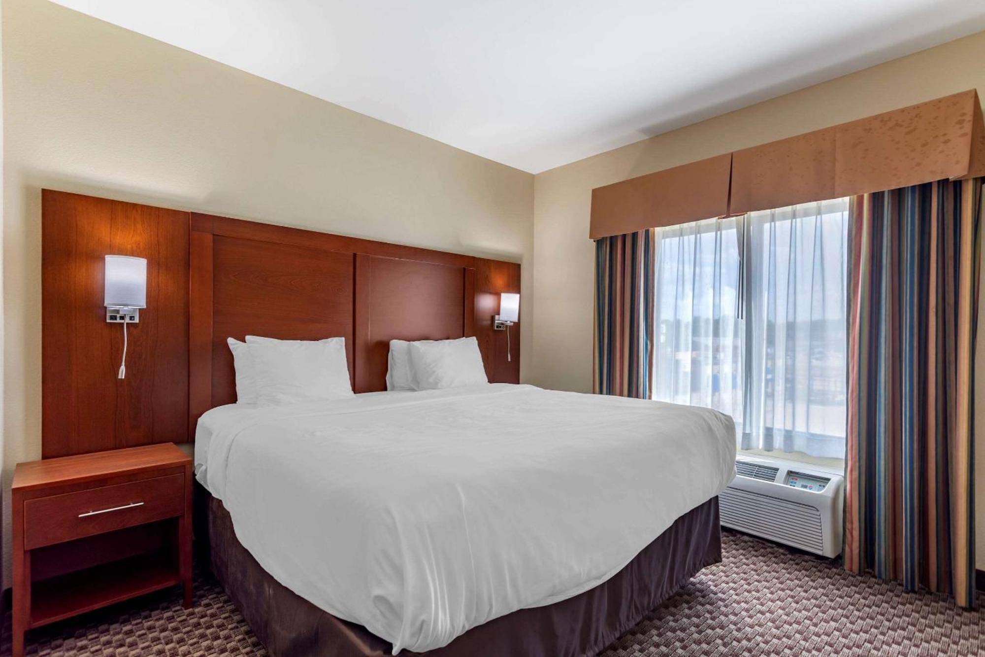 King Room - Accessible/Non-Smoking