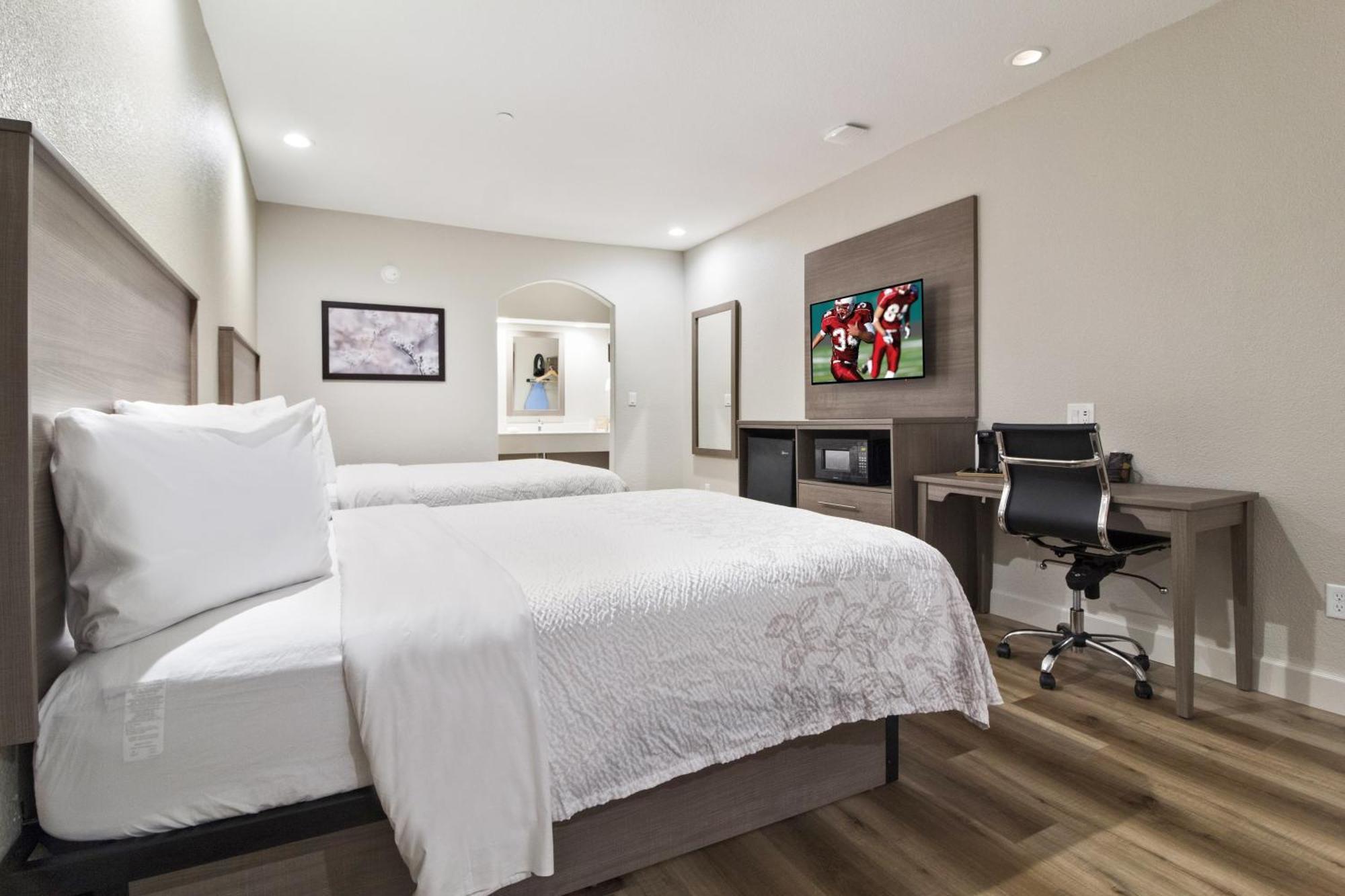 Premium Queen Room Two Queen Beds Smoke,1282141057:JPEG