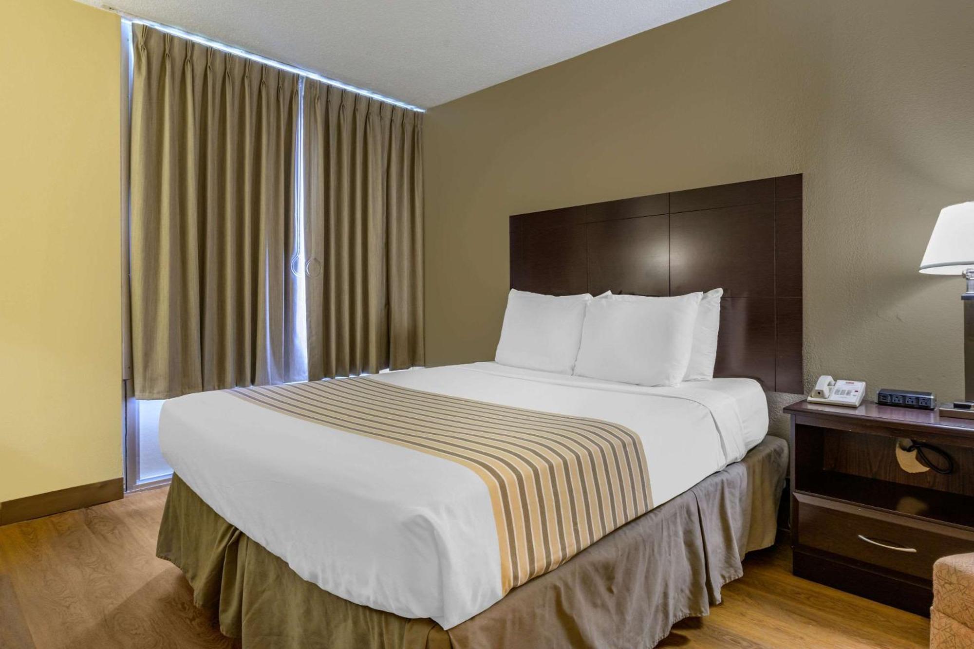 Queen Room - Disability Access/Non-Smoking