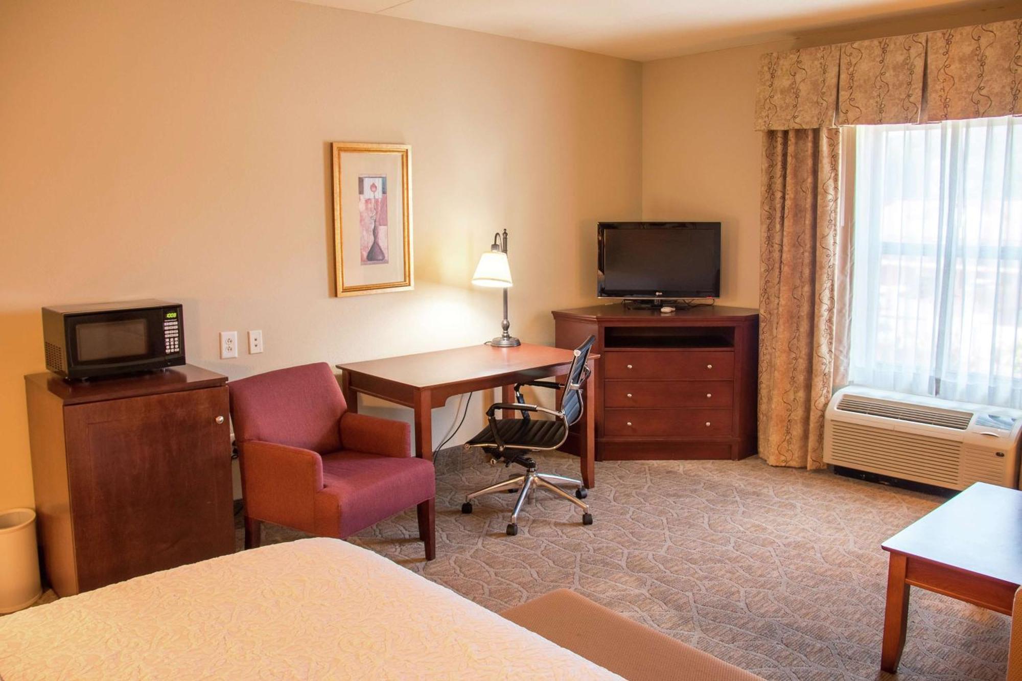 King Room with Roll-In Shower - Mobility Access/Non-Smoking