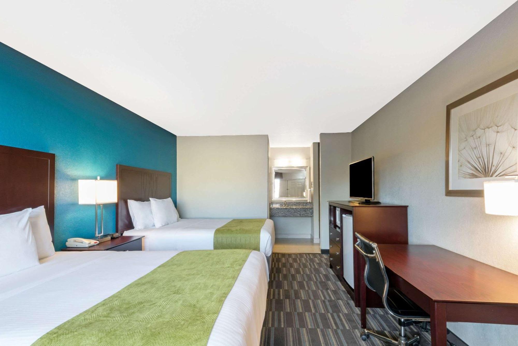 Studio Suite with Two Queen Beds - Non-Smoking