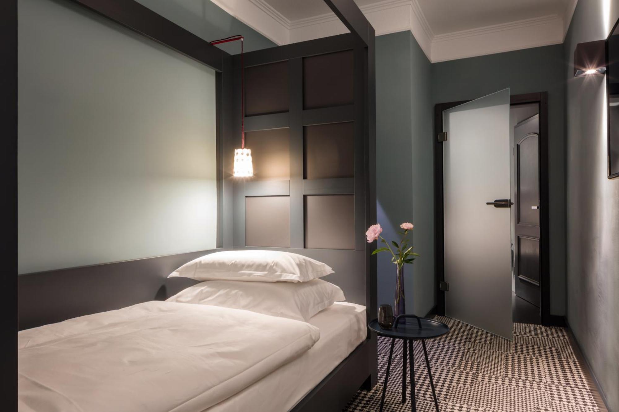 Small Single Room,1282270810:JPEG