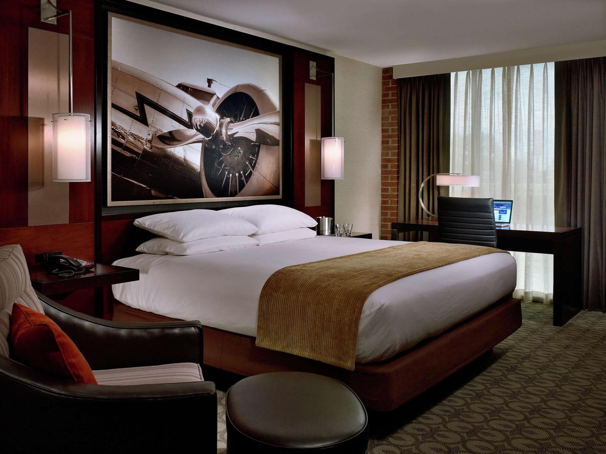 One-Bedroom King Suite with Sofa Bed - Non-Smoking