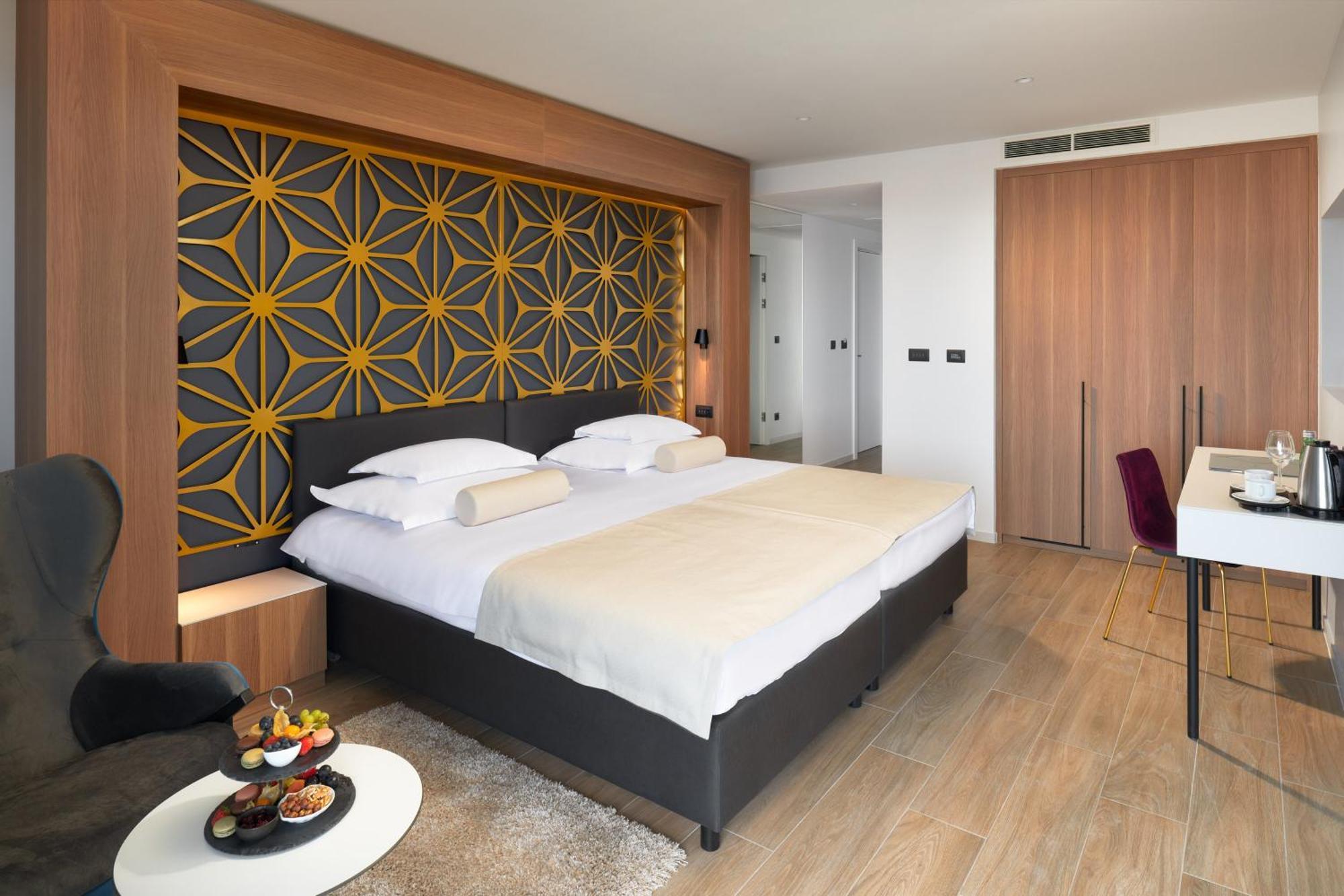 Deluxe Double or Twin Room Sea View,1282520296:JPEG