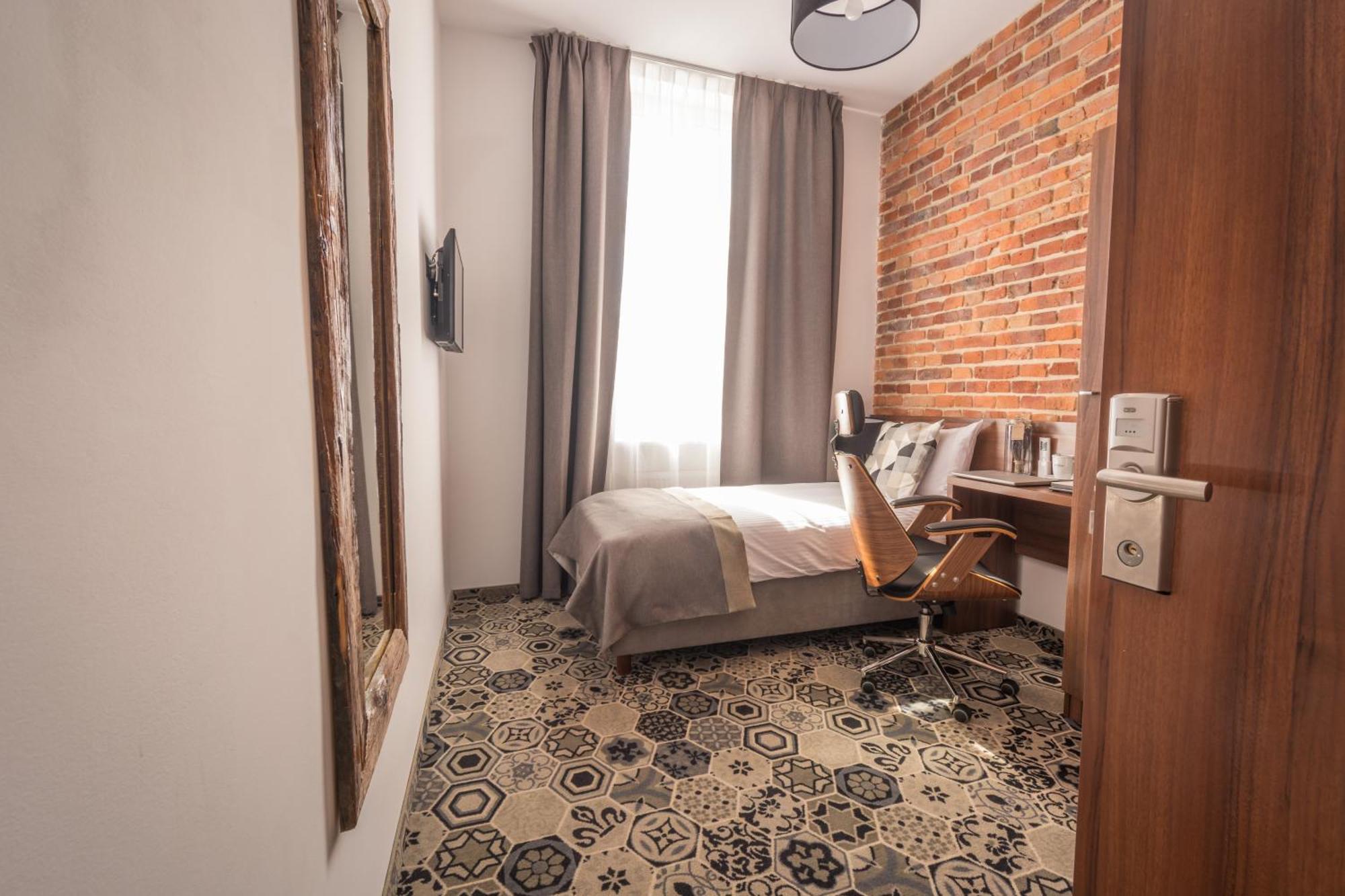 Single Room,1282554148:JPEG