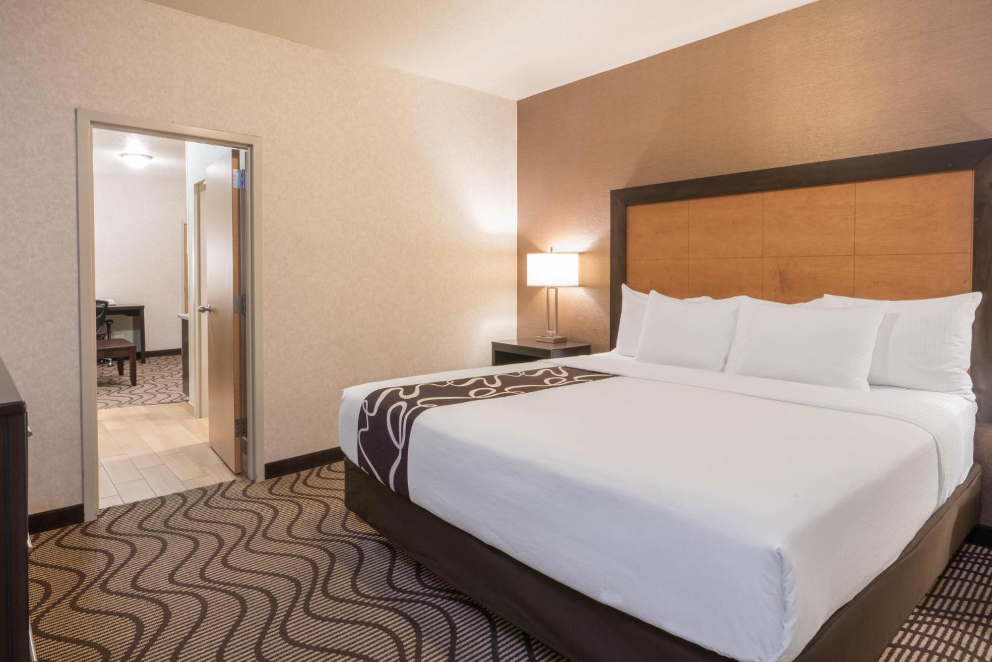 One-Bedroom King Suite - Non-Smoking
