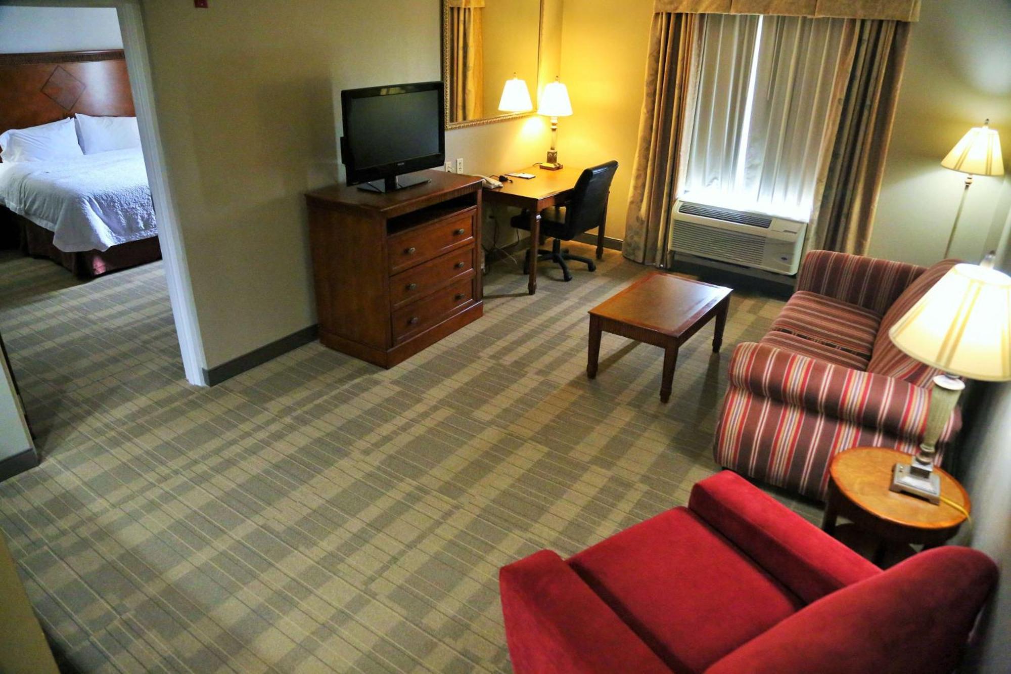 One-Bedroom King Suite with Whirlpool - Non-Smoking