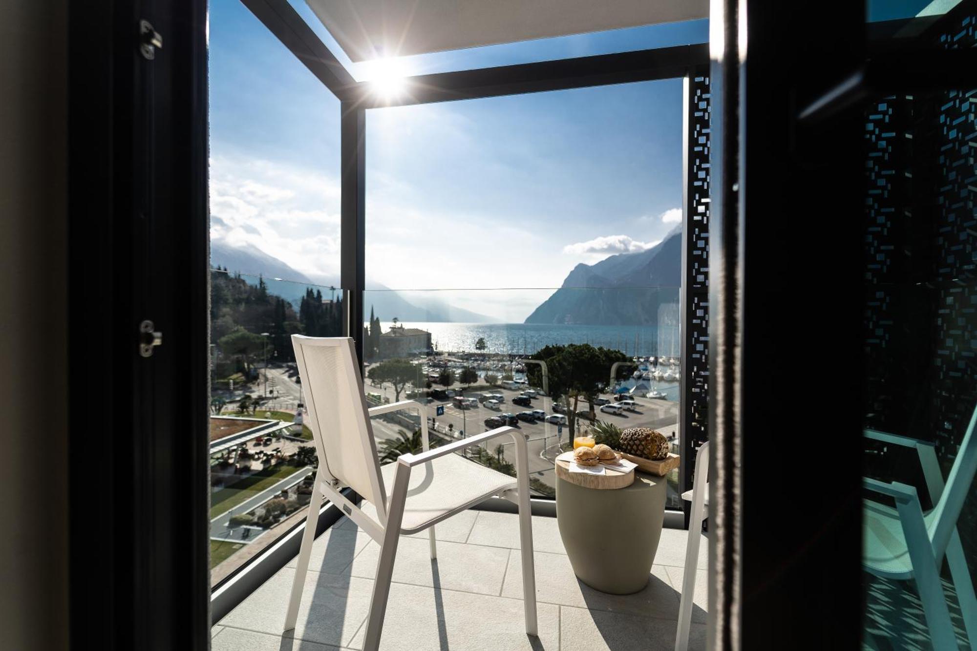 Premium Panorama Room with Lake View,1498610080:JPEG