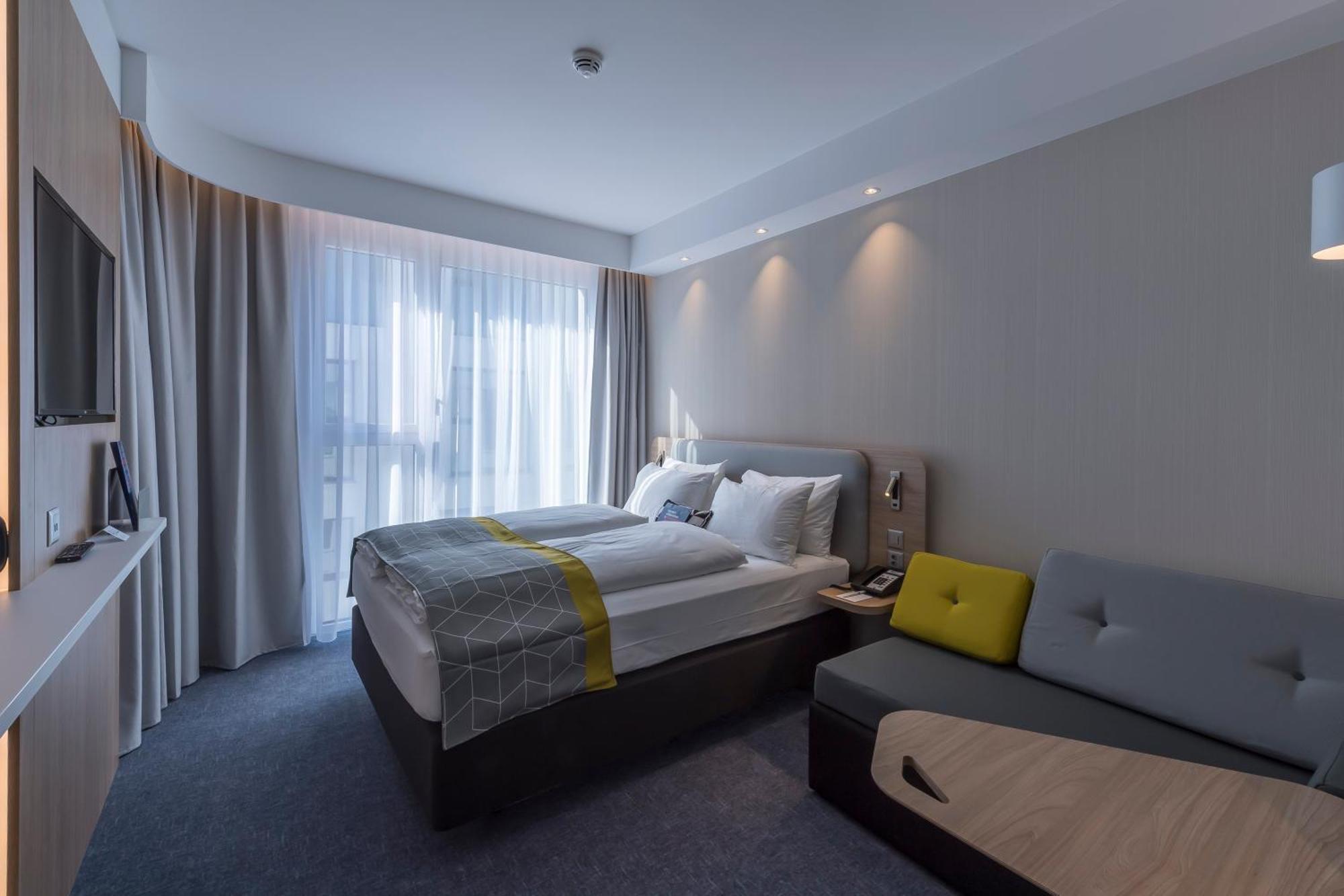 Standard Queen Room - Free Breakfast,1284240397:JPEG