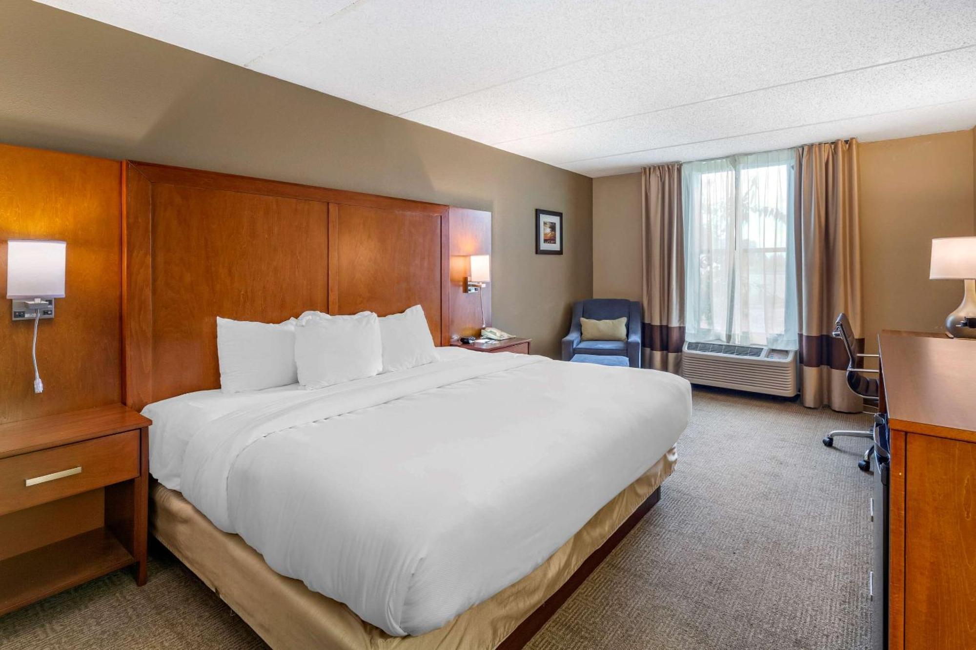 King Room with Accessible Tub - Disability Access/Non-Smoking