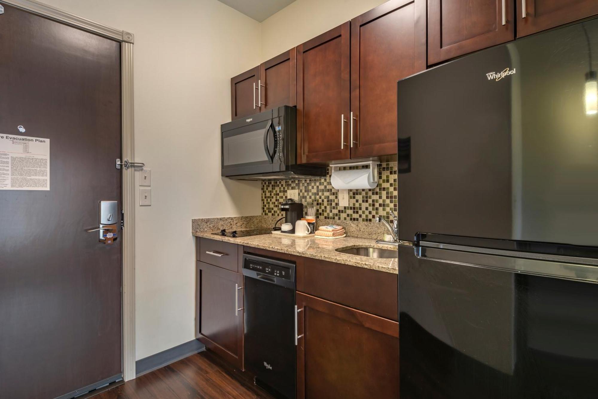 Efficiency King Suite with Kitchen- Non-Smoking/Upper Floor