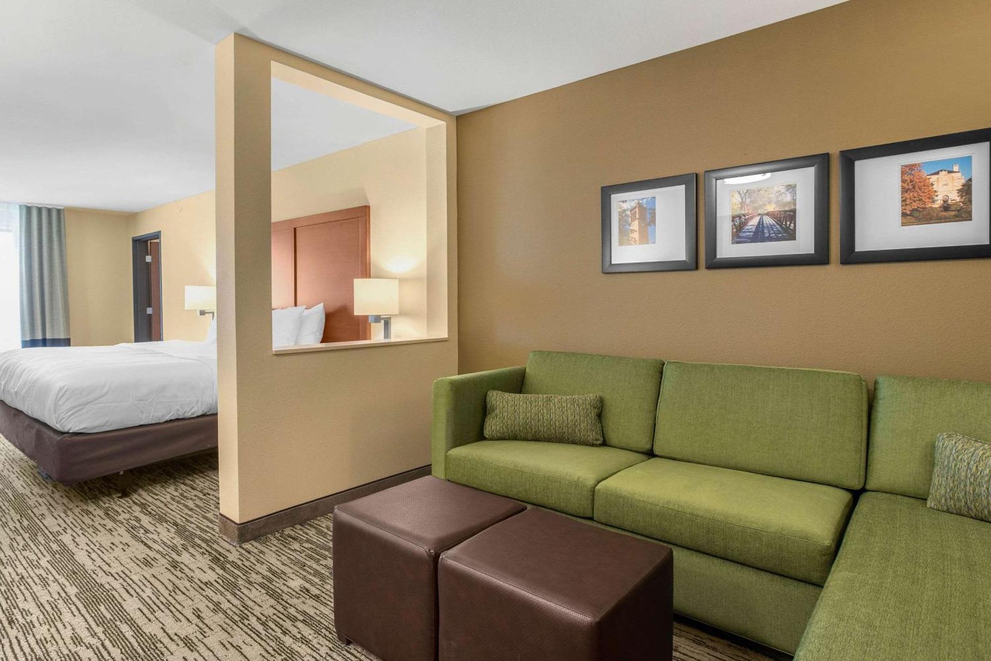 King Suite - Accessible/Non-Smoking