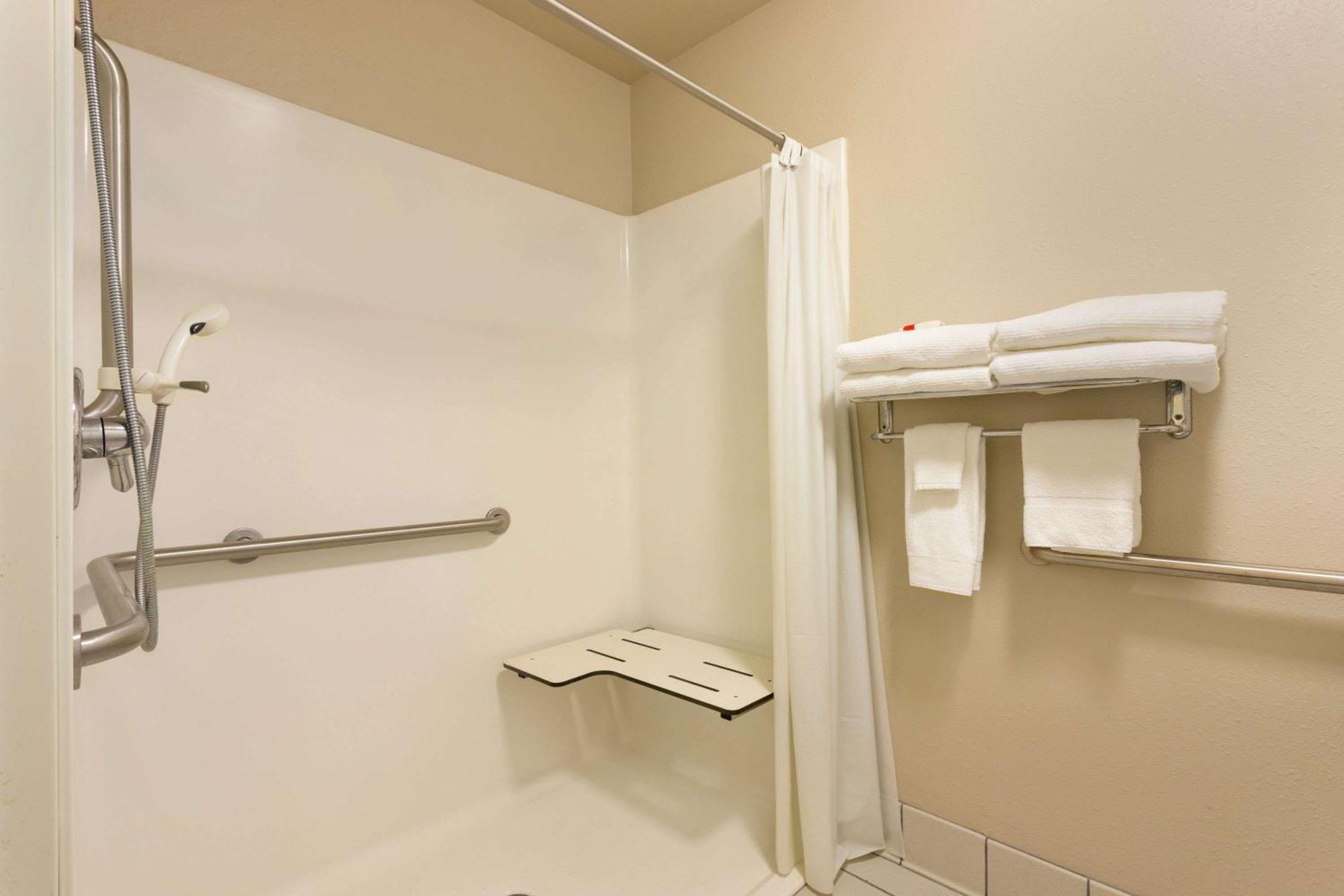 King Room - Mobility Access/Non-Smoking